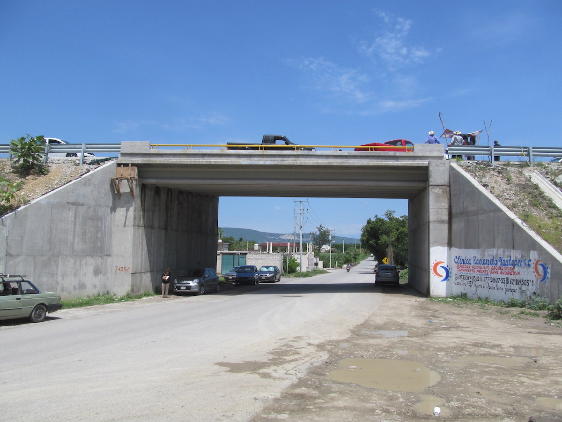 Ejidatarios mantienen plantón en la autopista Siglo XXI