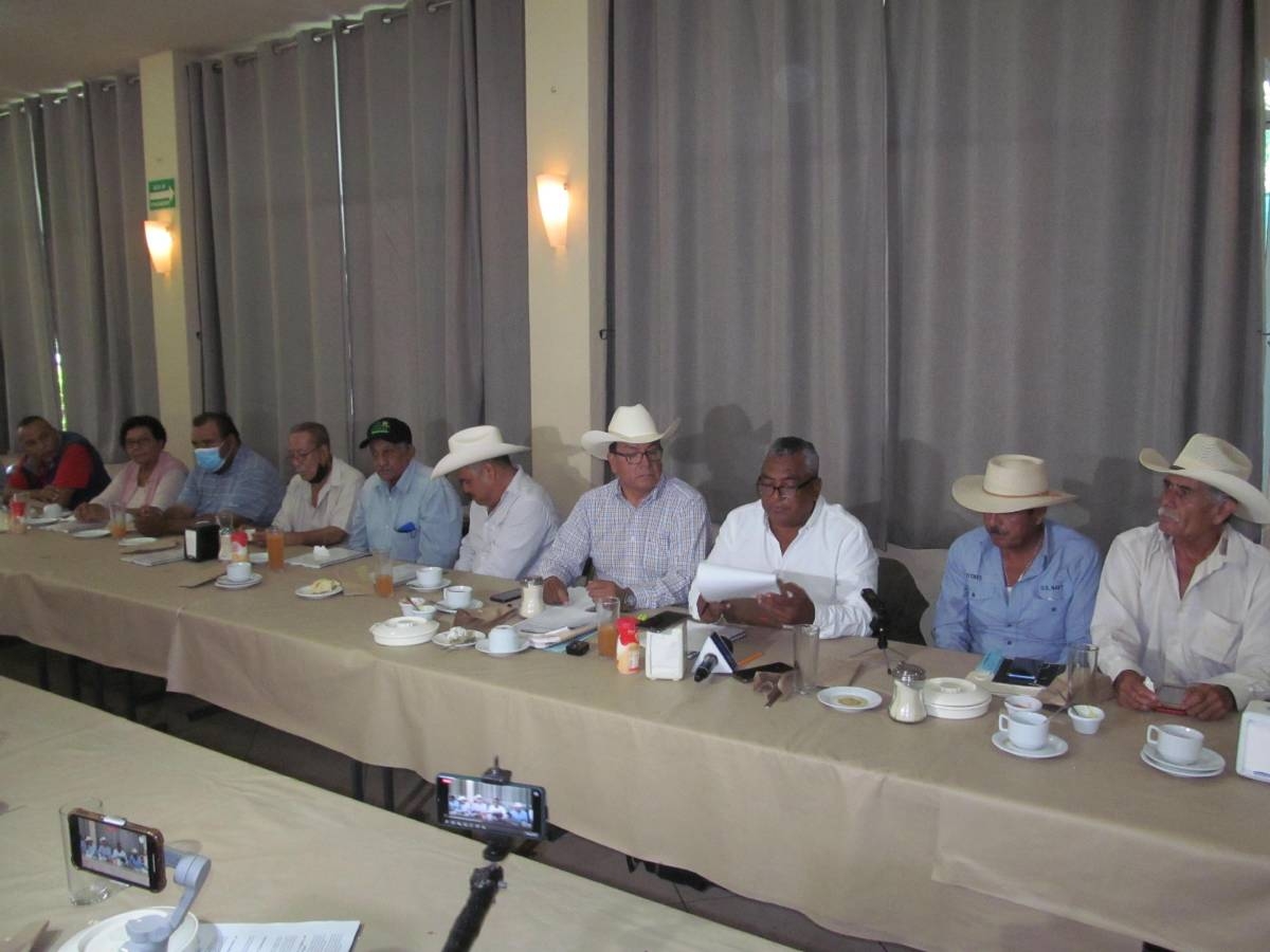 Denuncian desorganización y anarquía en la asociación Agrosiglo XXI