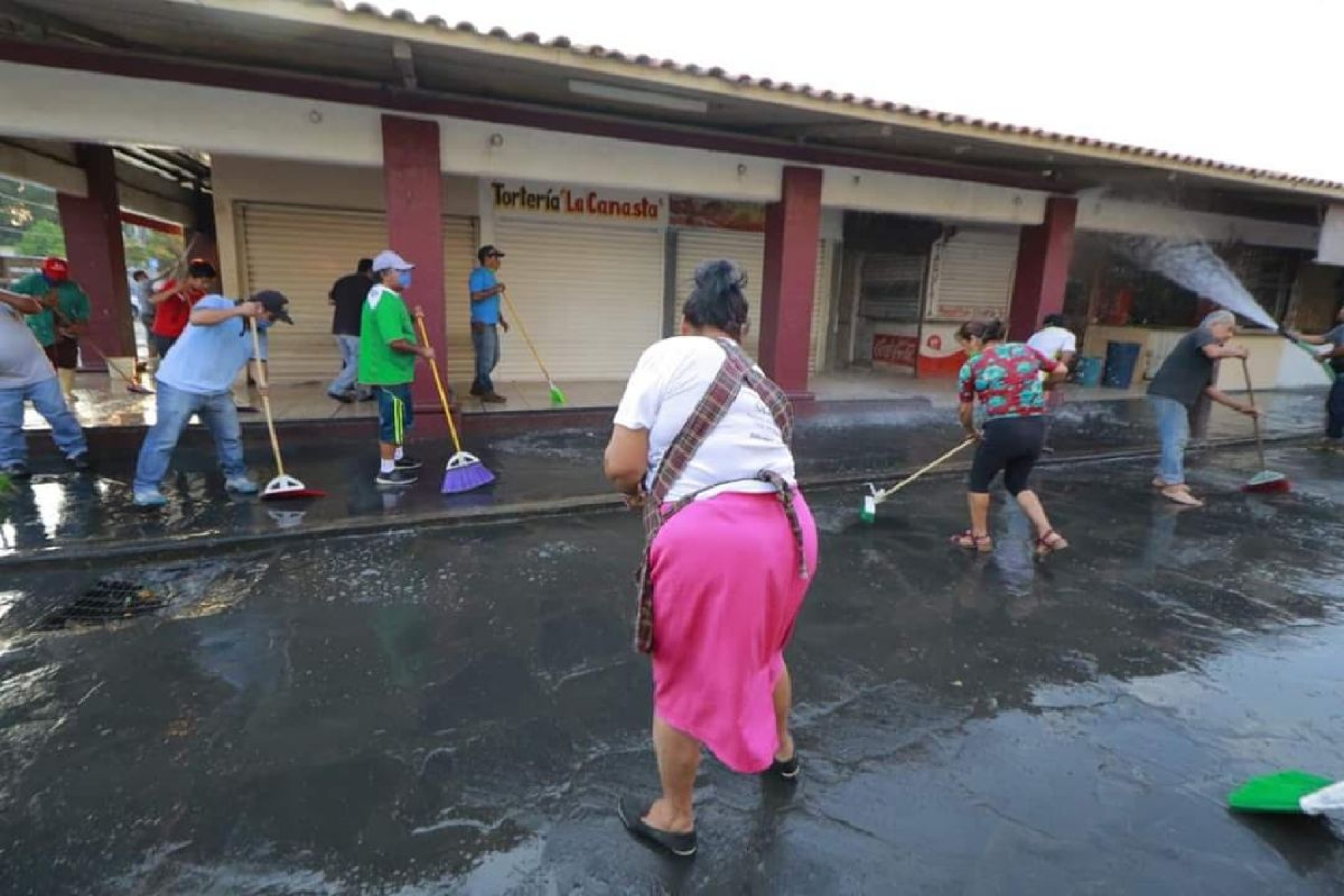 Realizan desinfección en el mercado municipal de Yecapixtla