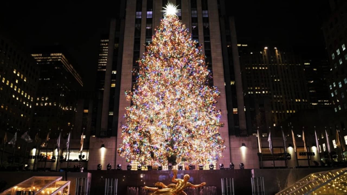 Encienden las luces del árbol del Rockefeller Center en Nueva York