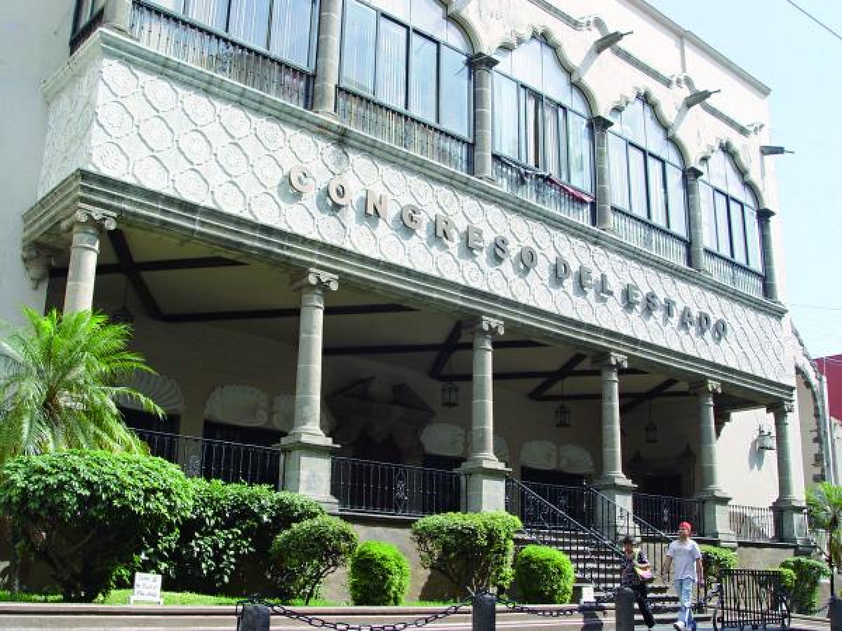 Plantean reforma a ley del Instituto de Crédito