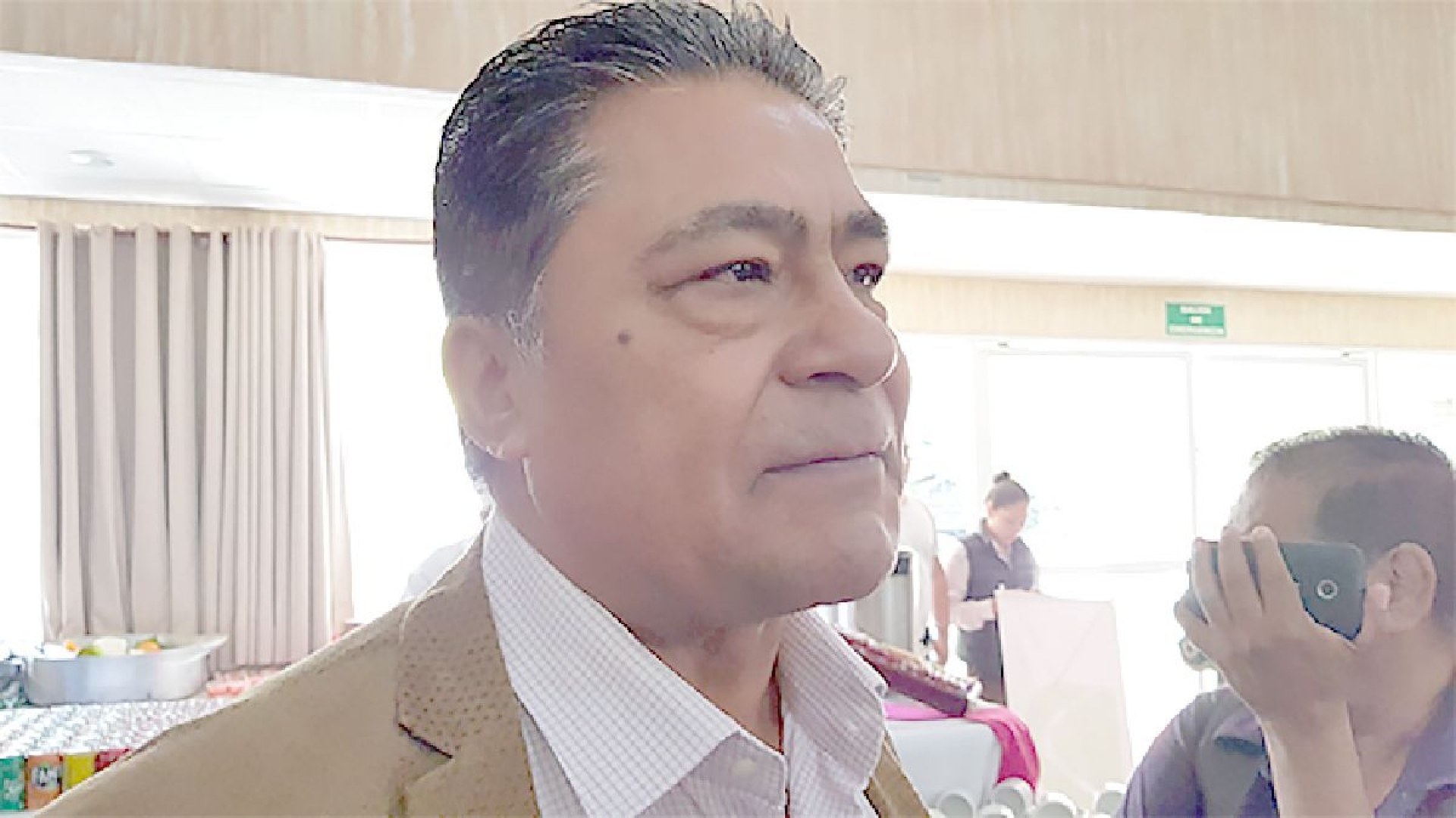 La administración pasada dejó varios problemas educativos en la región oriente: director del IEBEM