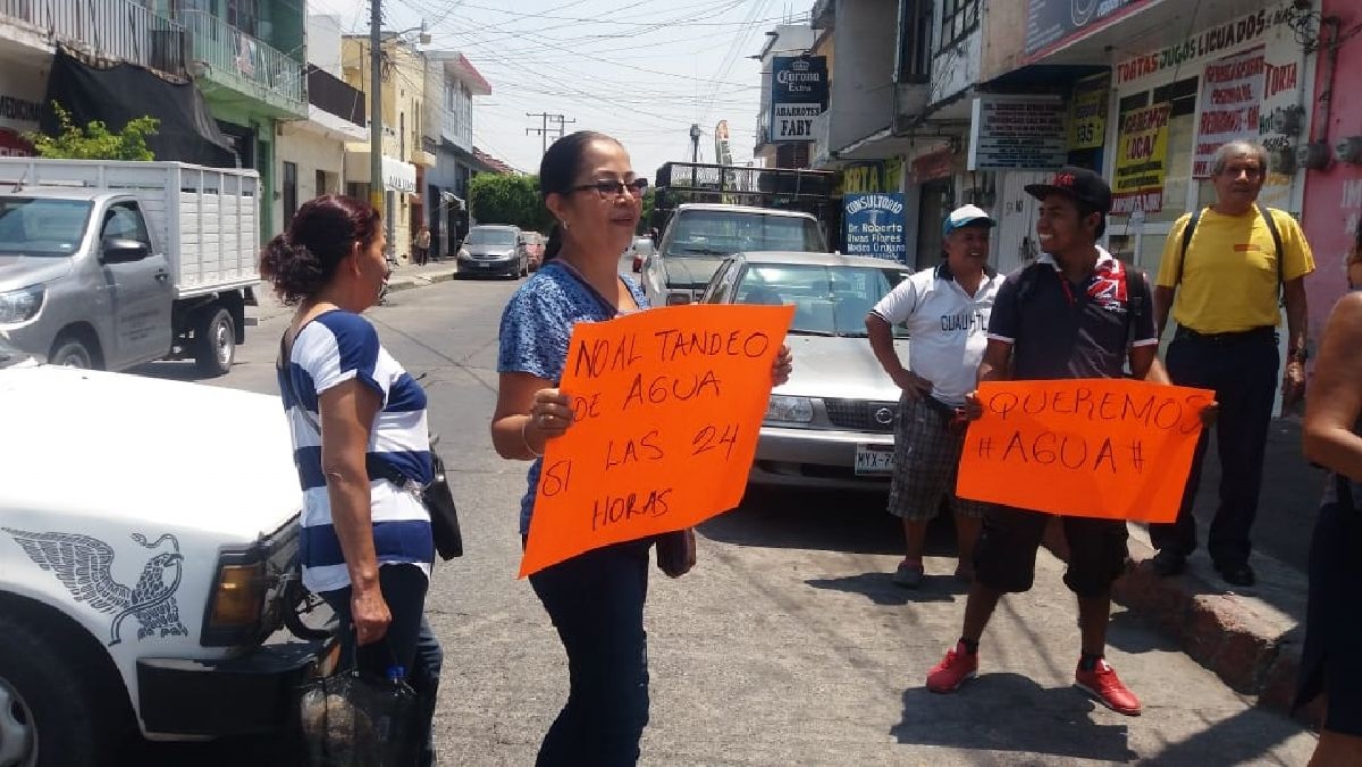 Vecinos de Cuautla provocan caos vial al bloquear calles por falta de agua potable