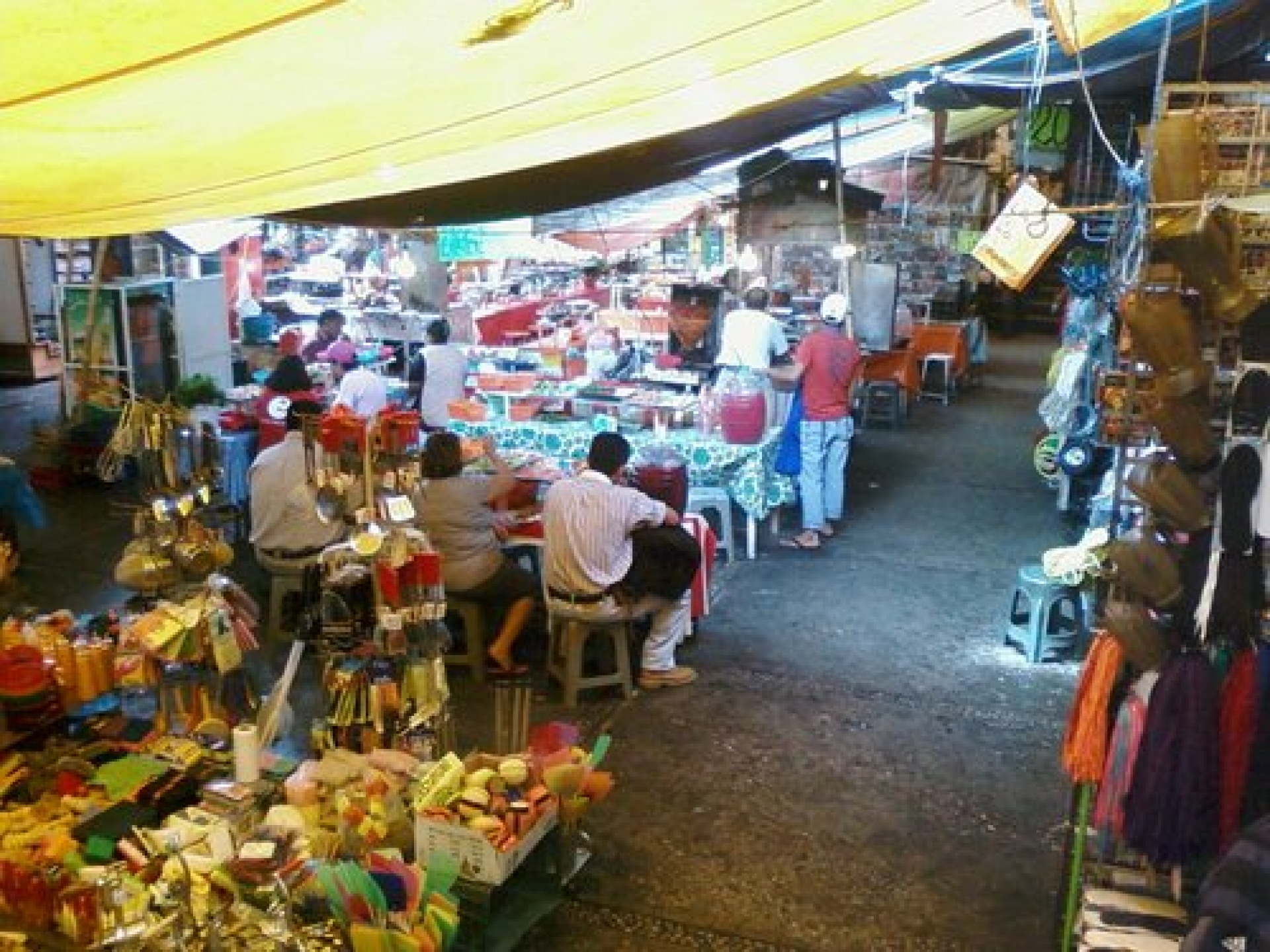 Vacía, la tercera parte de locales en mercados