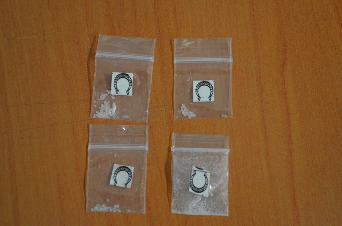 En casos distintos, atrapan a cinco personas con “cristal” en la zona sur