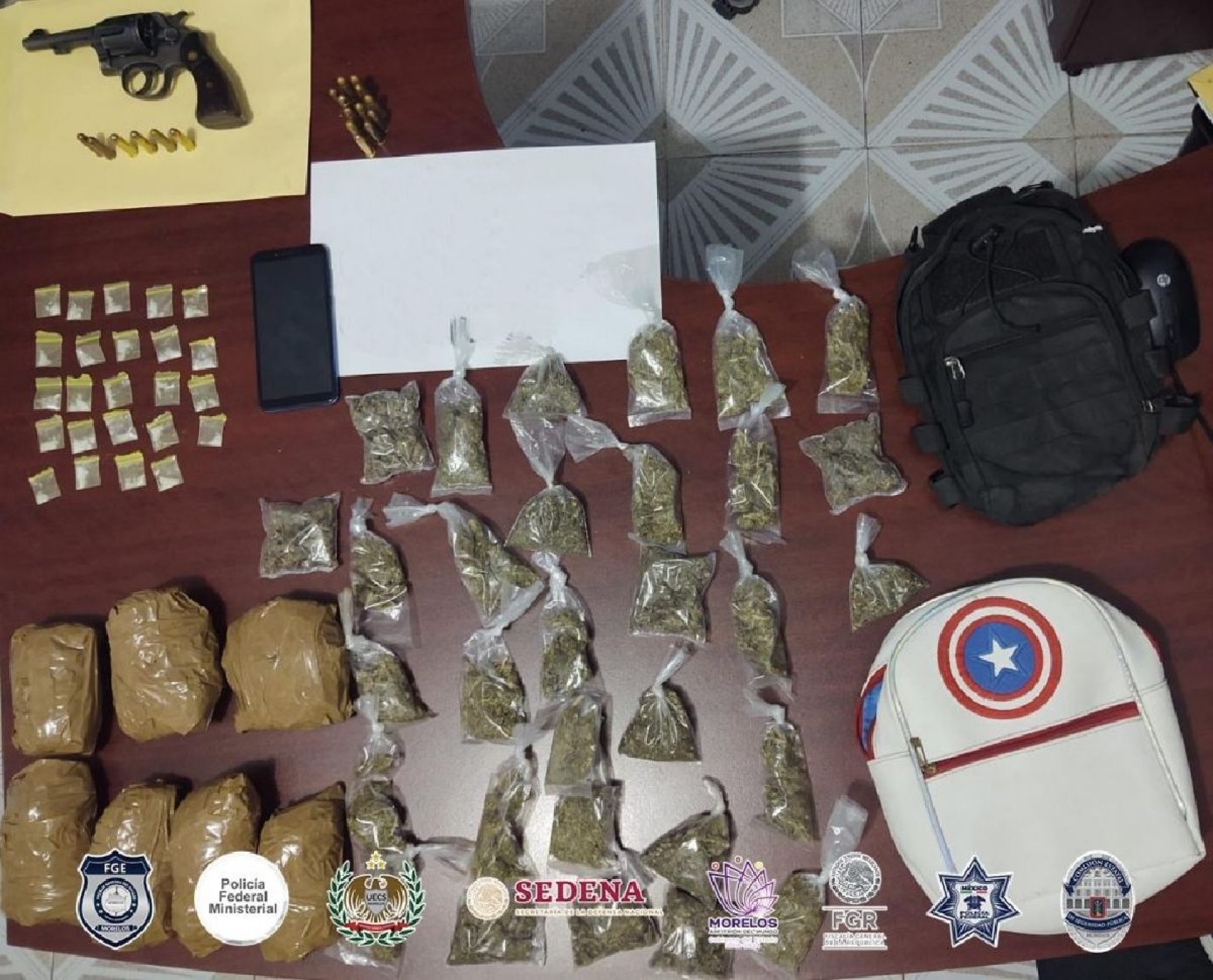 Estaba armado con un revólver y tenía droga