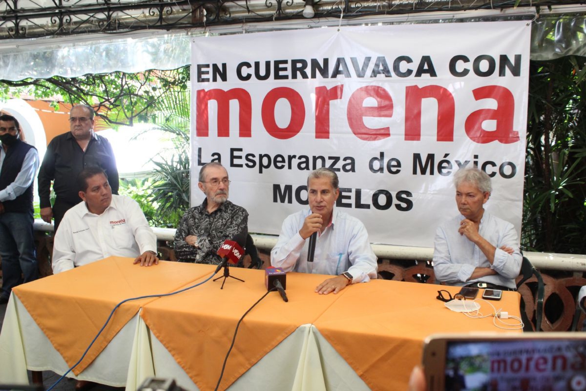 Aspirante a dirigir Morena denuncia mano negra en su contra