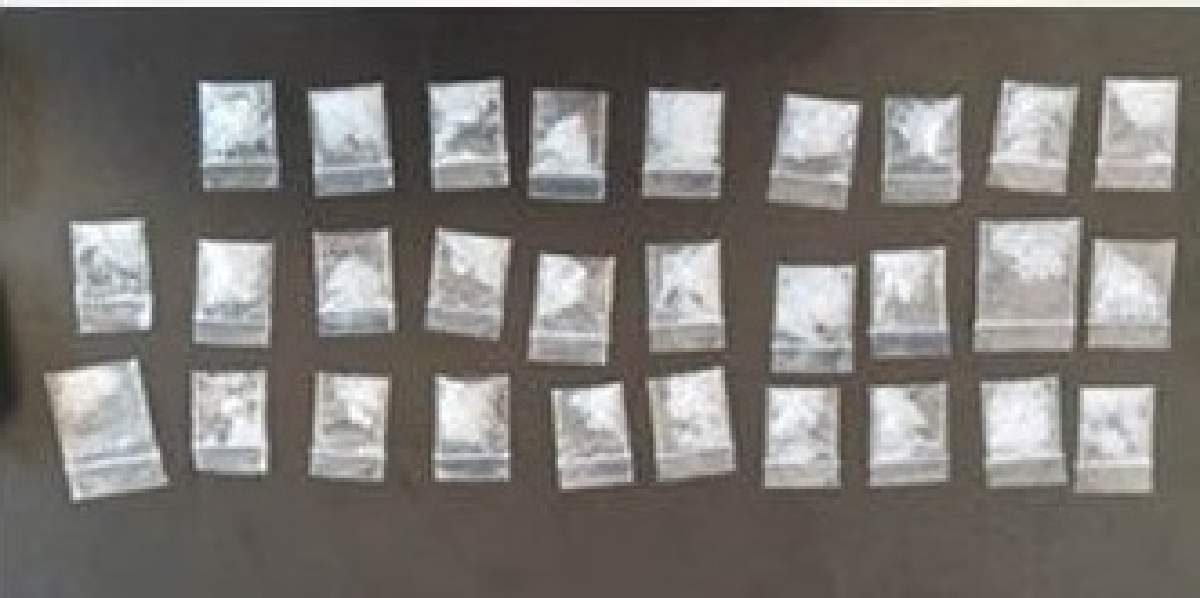 Lo descubrieron en posesión de cristal
