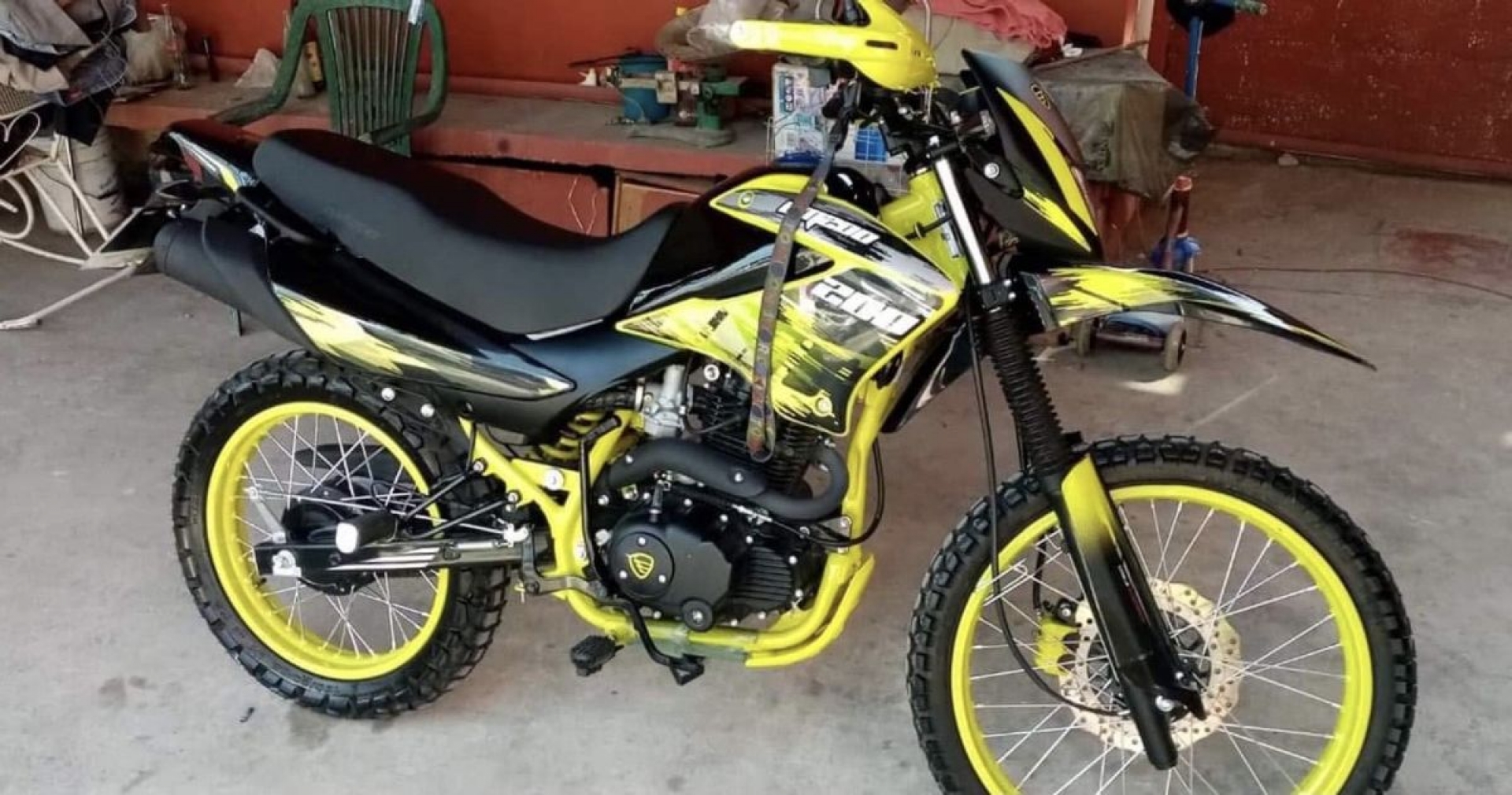 Les robaron su moto mientras compraban pan