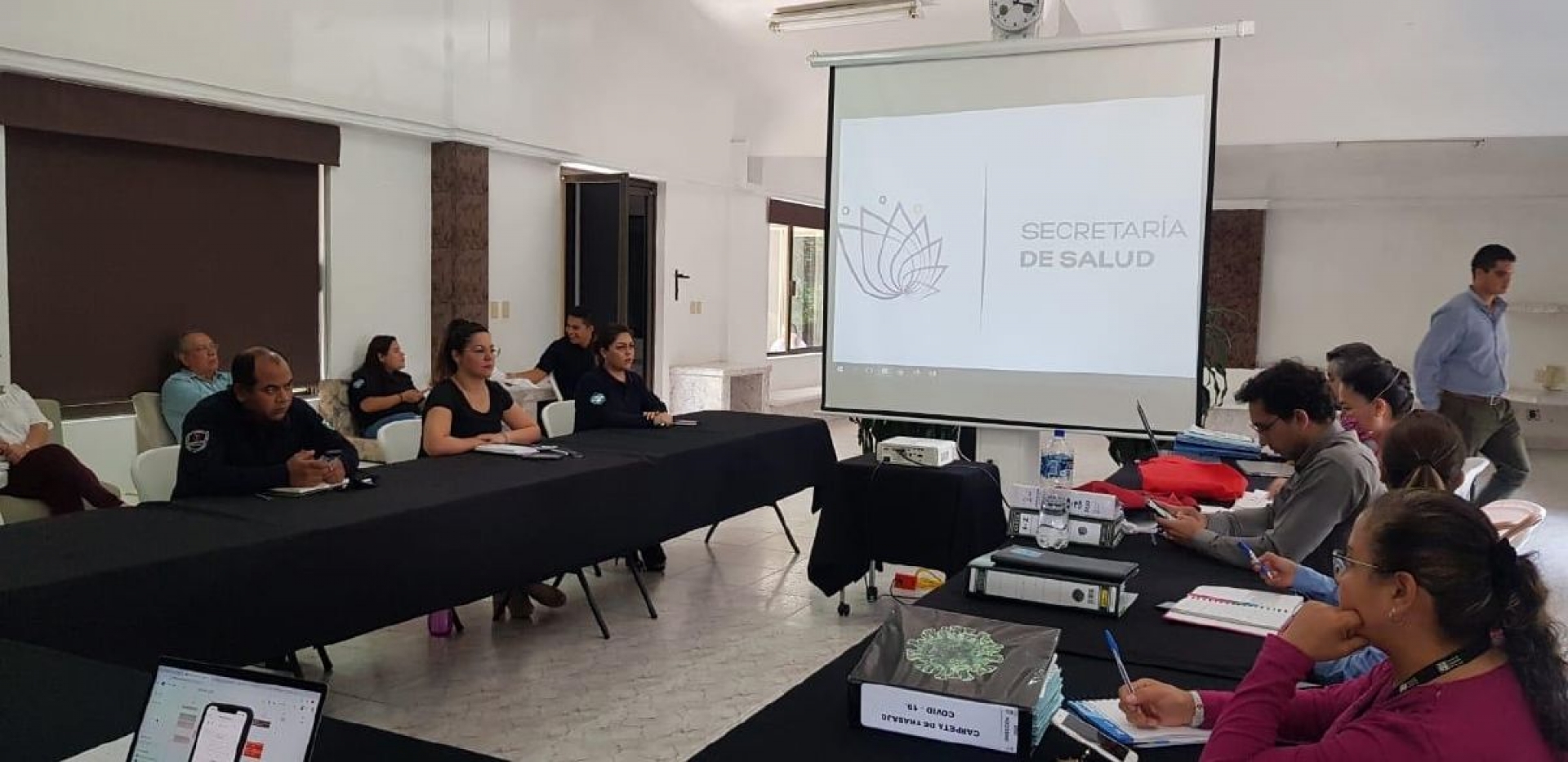 Protege CES a personal médico por medio de segurichat