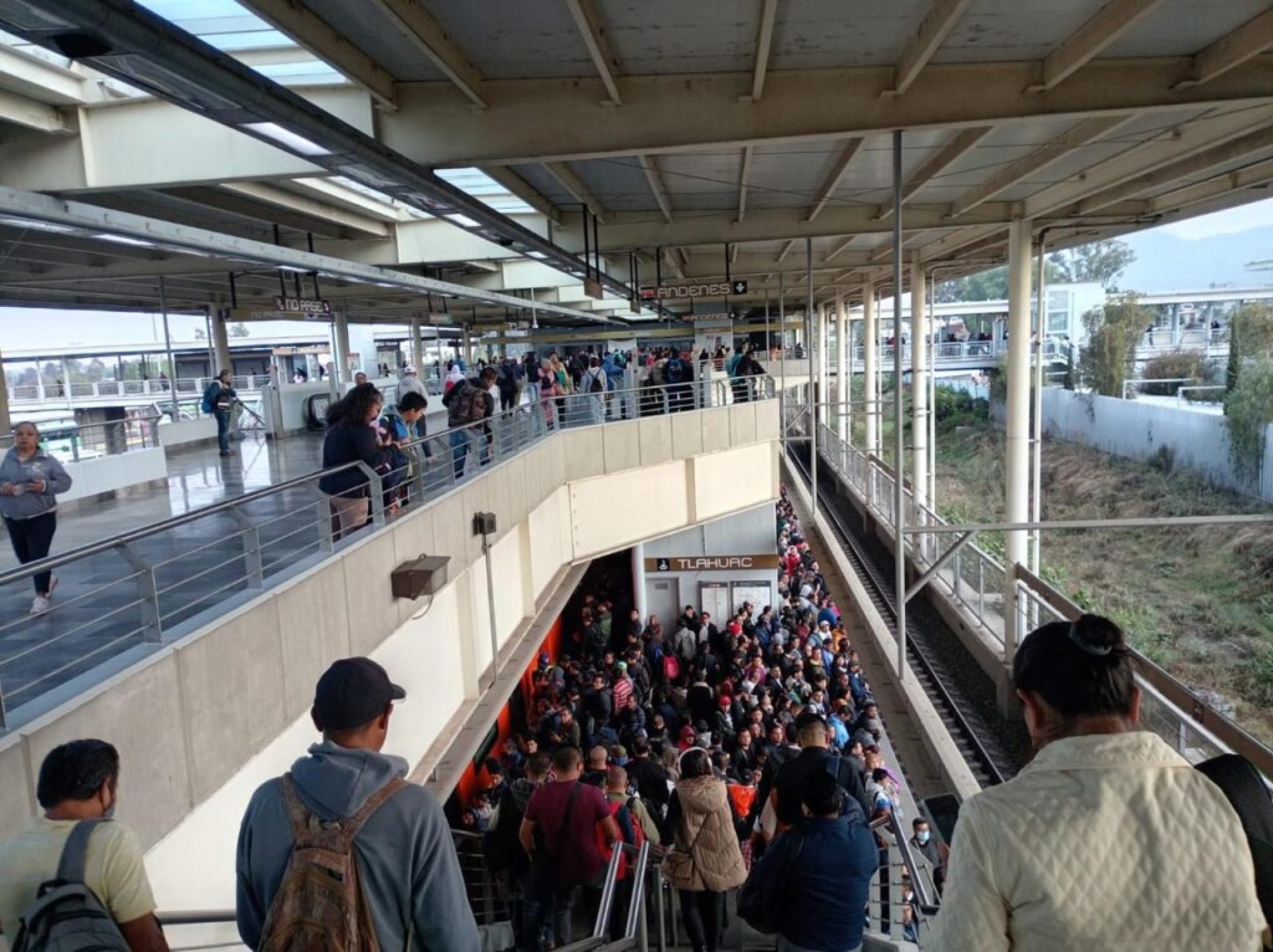 Trabajadores del Metro CDMX mantienen paro; sindicato exige atención a sus demandas