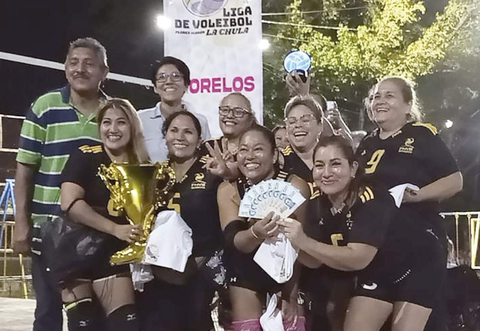 Equipo de La Unión es campeón en torneo de voleibol