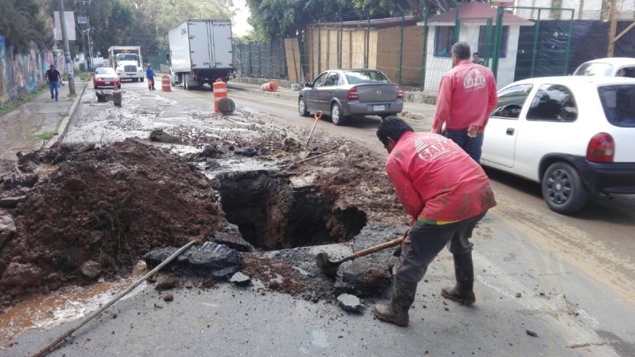 Nuevas molestias en avenida Universidad por colapso de red hidráulica