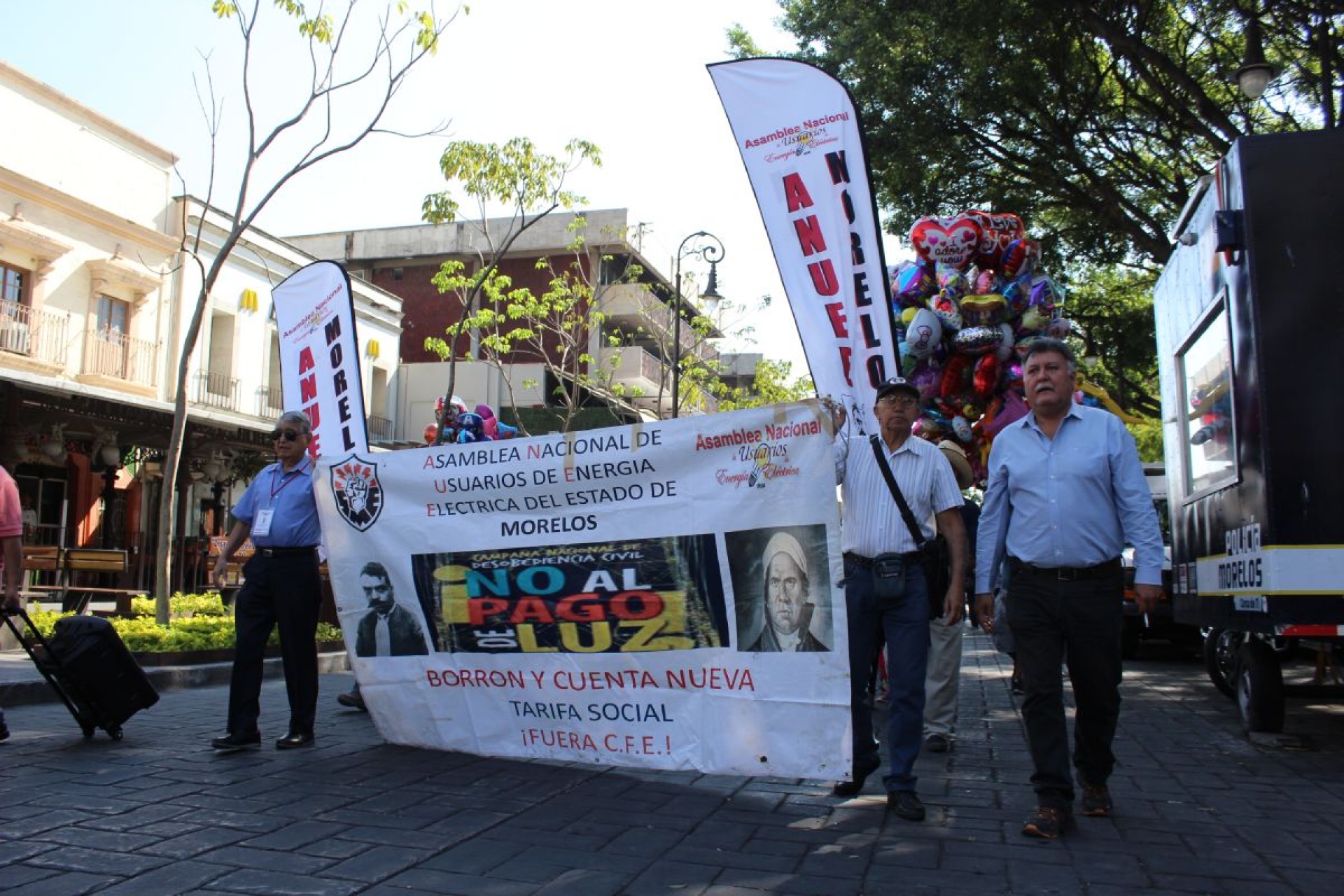 Protesta ANUEE por demandas iniciadas por la CFE contra usuarios