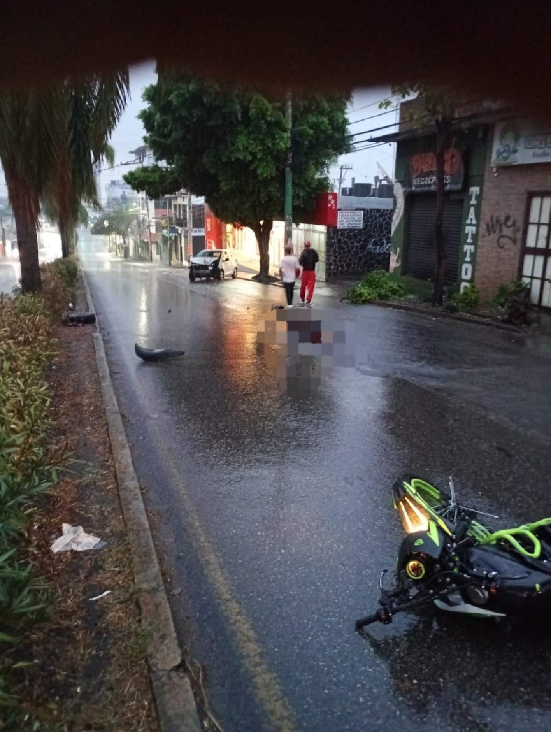 Fallece motociclista al derrapar en Cuernavaca