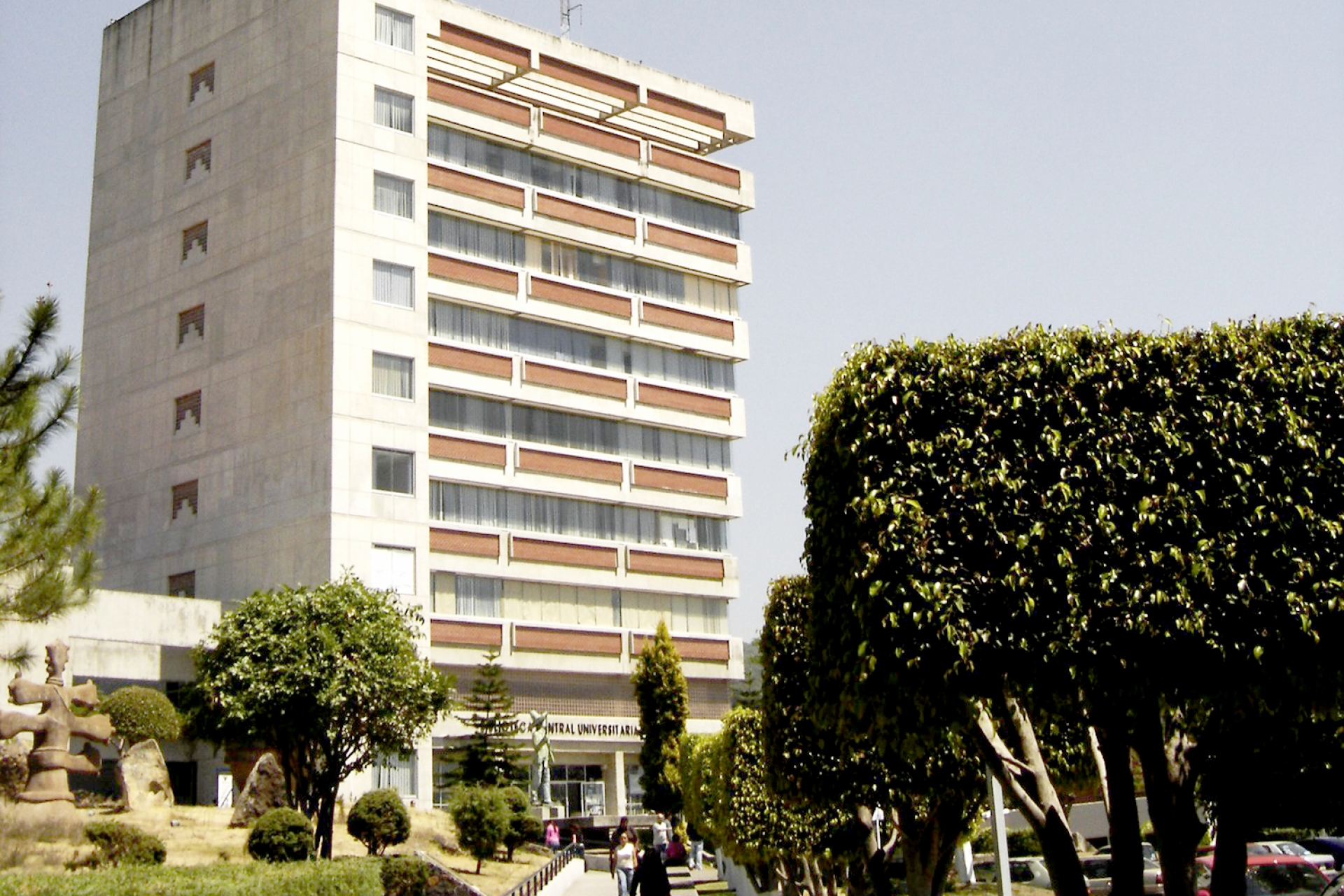 Baja 530 millones el déficit de la UAEM