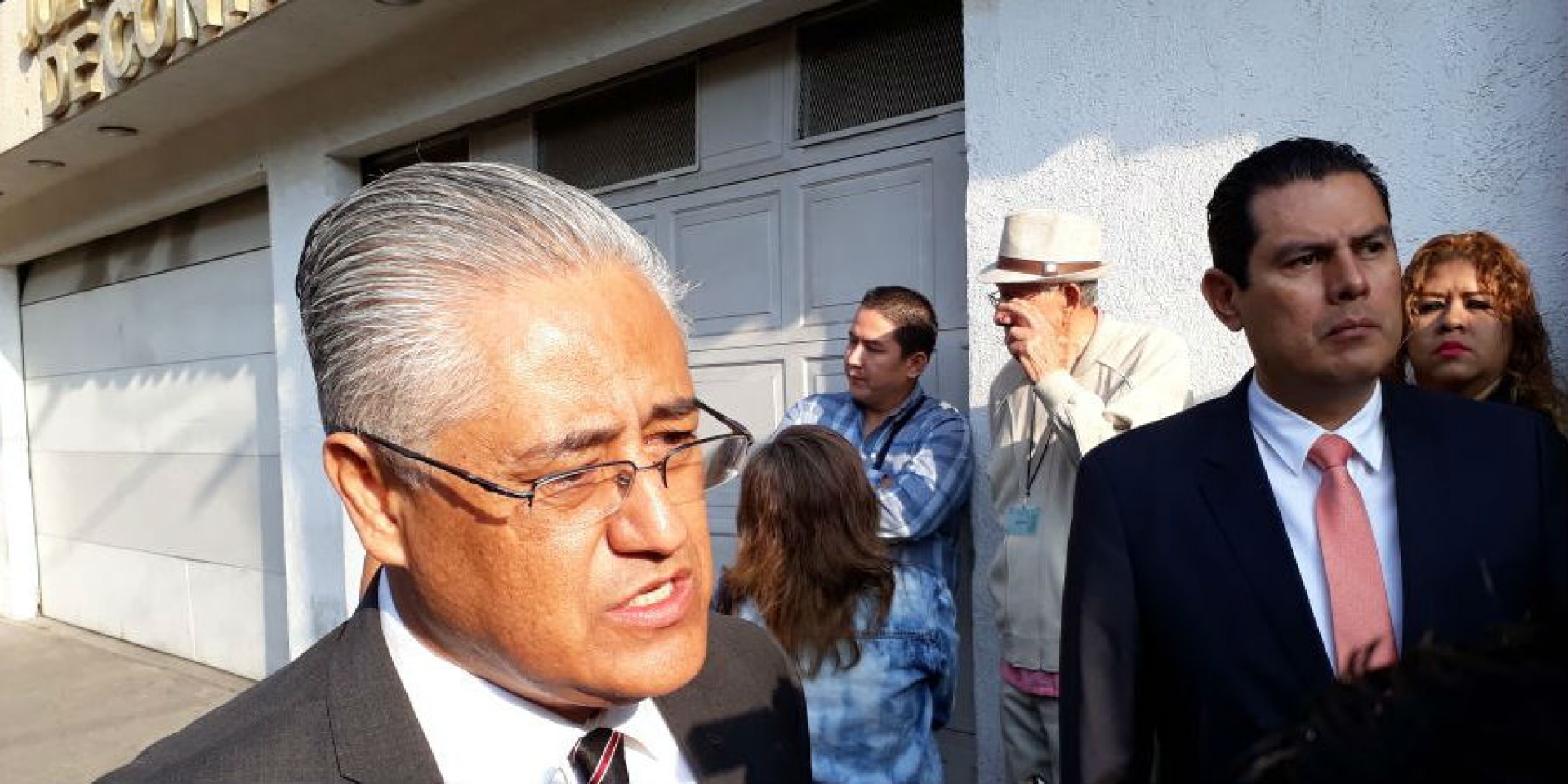 Acude ex rector de la UAEM a Juzgados de Control; audiencia no se llevó a cabo