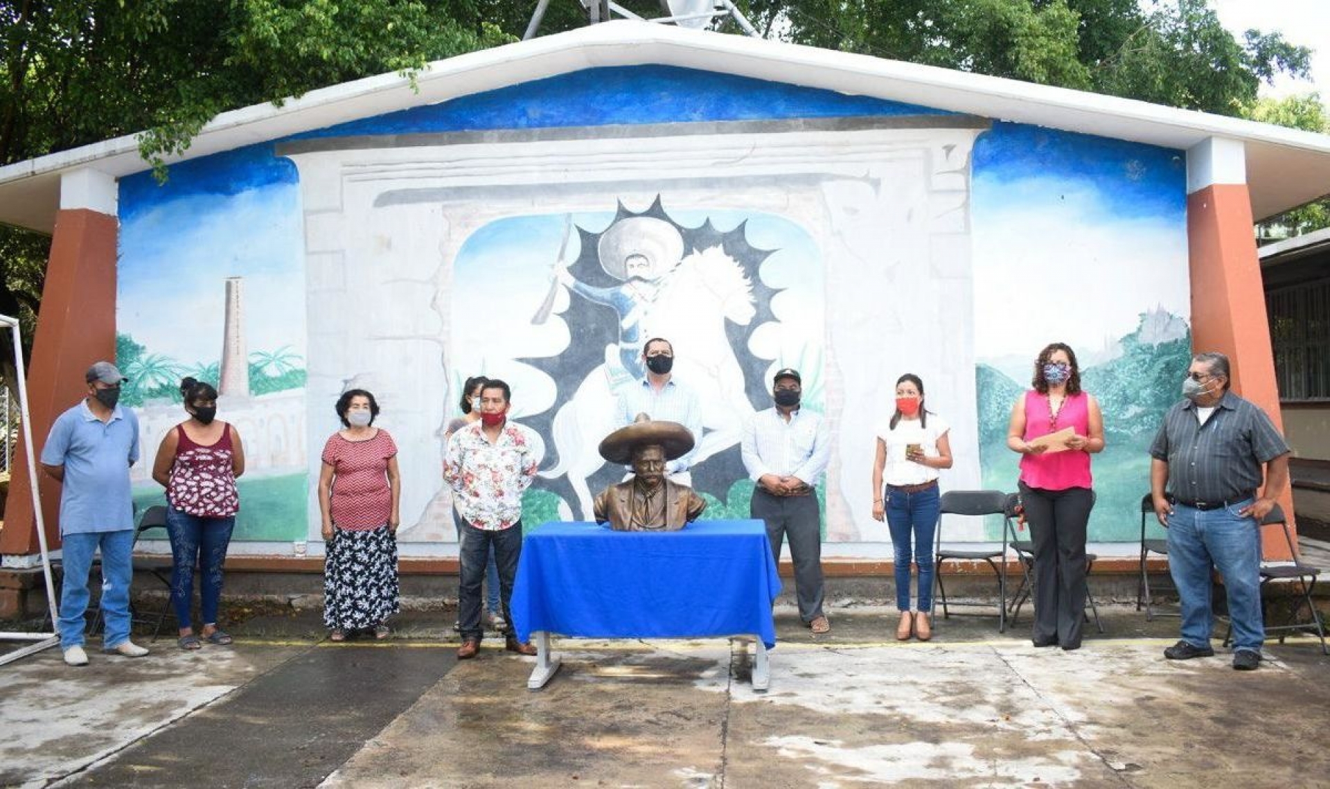 Entregan busto de Zapata a primaria de Chisco
