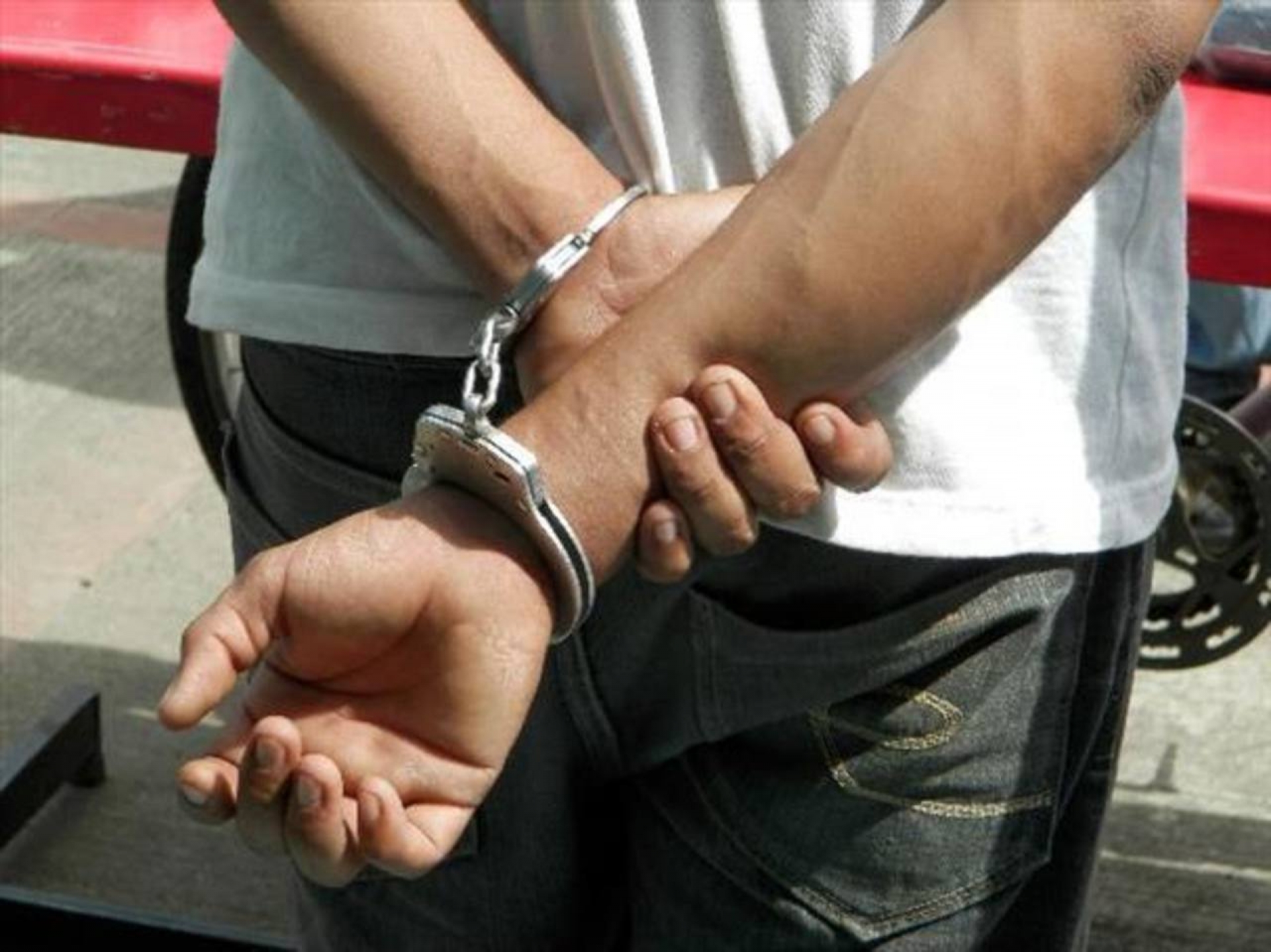 Arrestan a un joven en poder de “cristal”