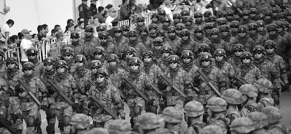 Aplauden morelenses desfile cívico-militar