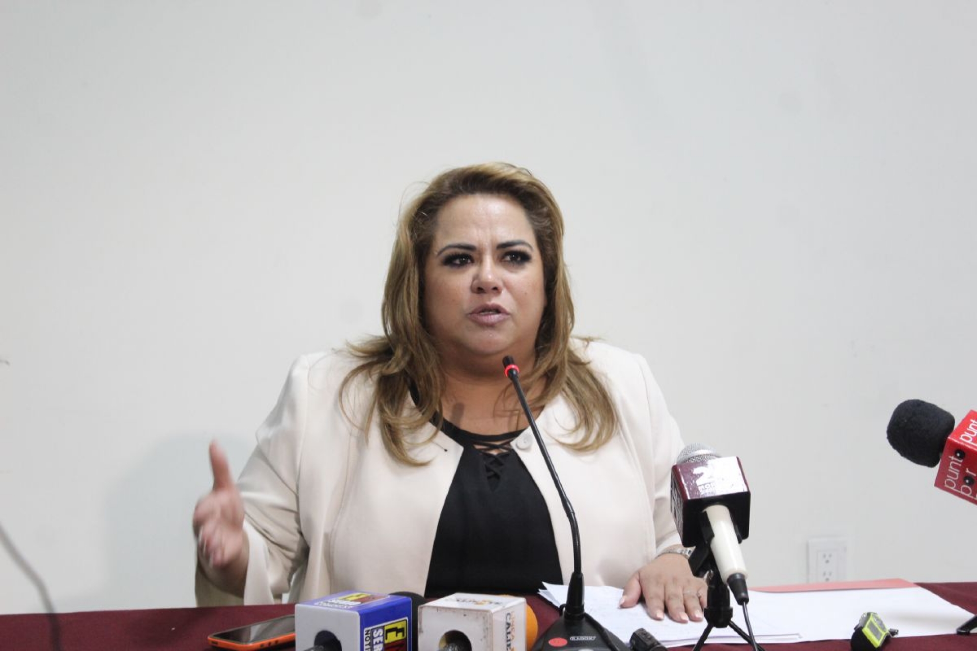 Denuncian a diputada ante ESAF