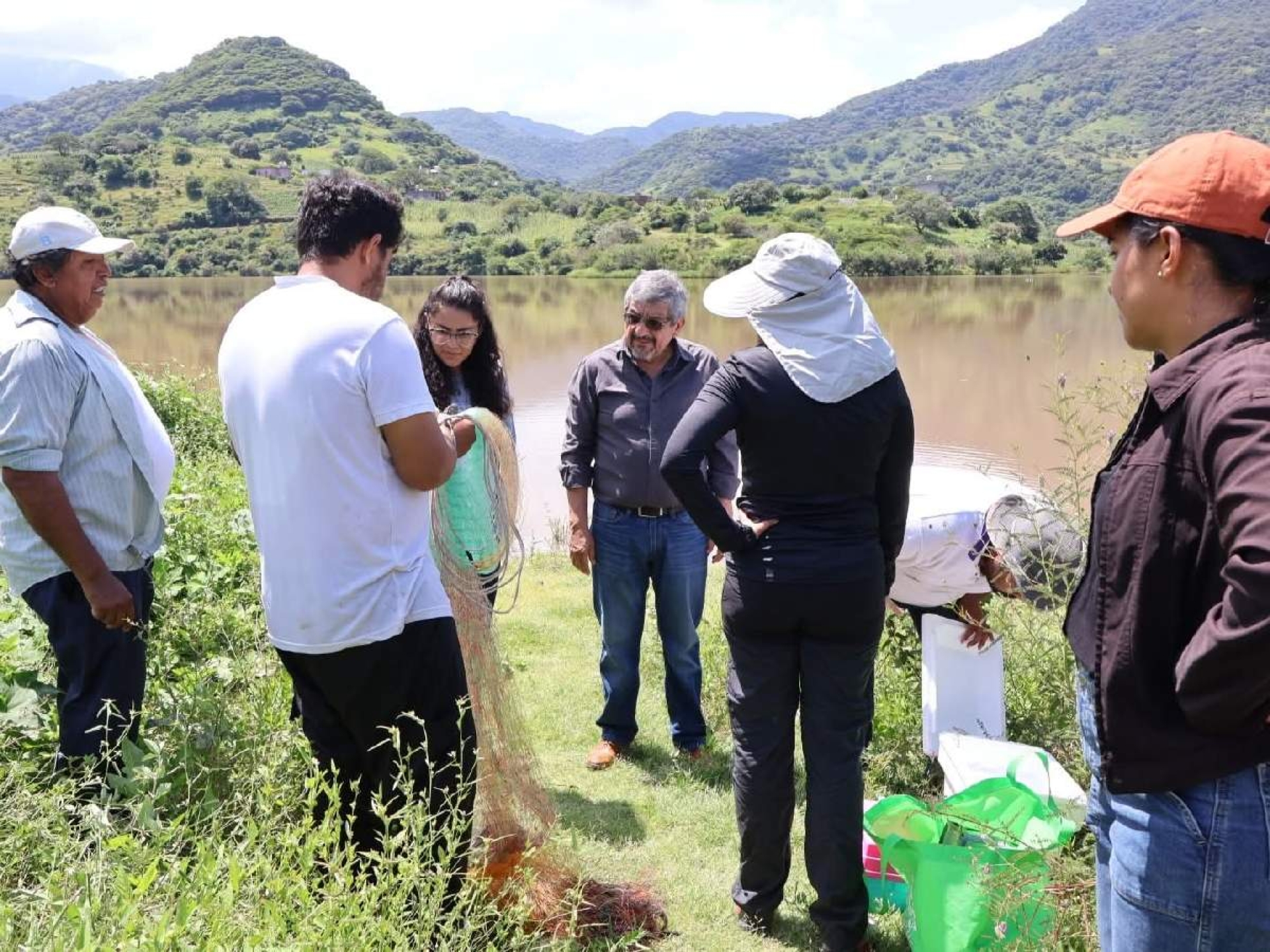 Capacitan a pescadores de Amacuzac para control del pez diablo