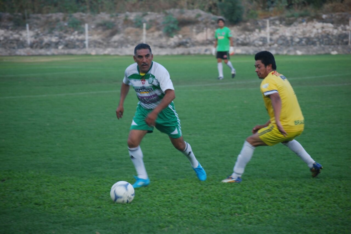 Van Selección Tepoztlán y Carnicería Alex Chilpancingo a Cuartos de Final
