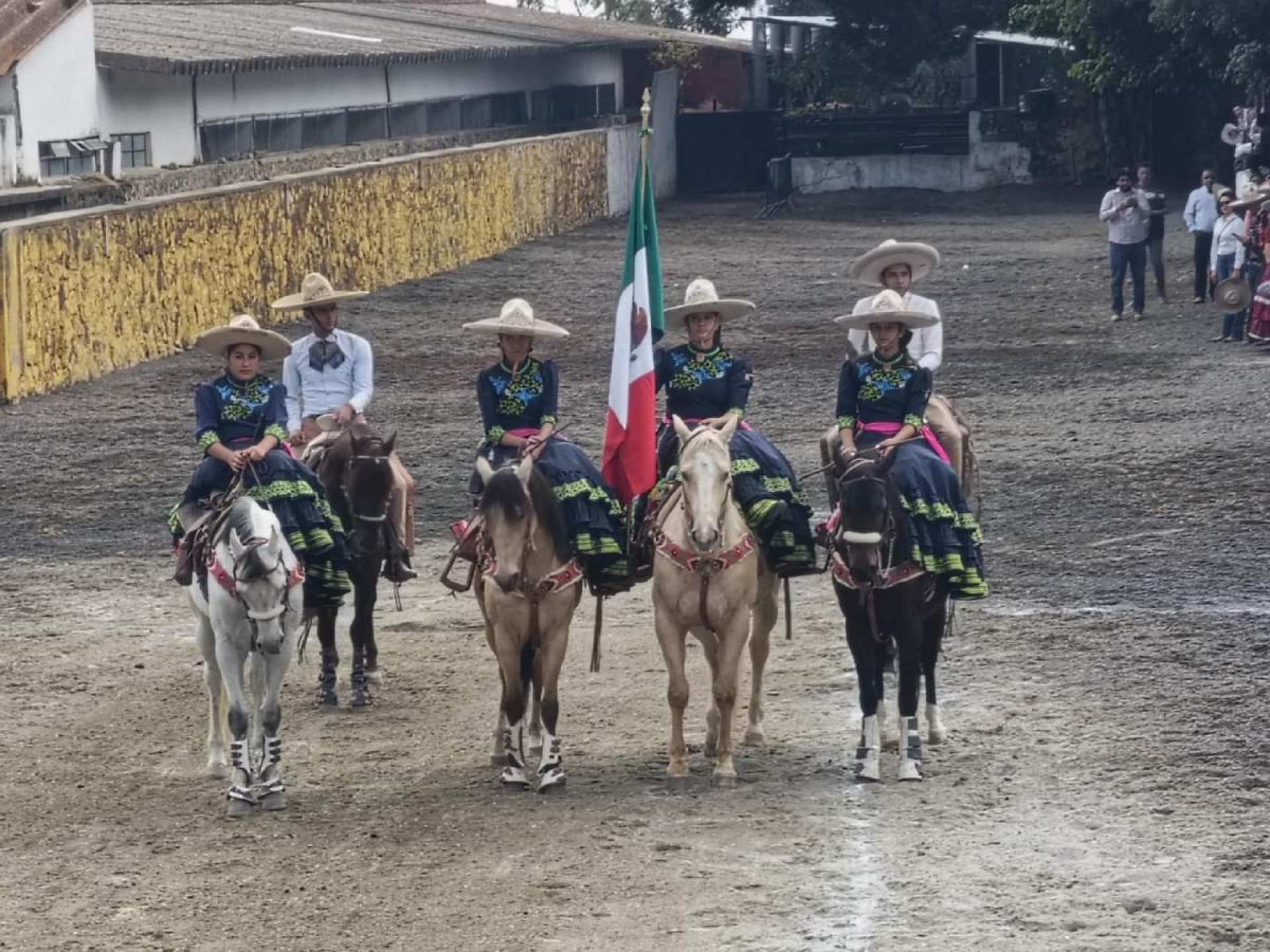Reabren el Lienzo Charro de Cuernavaca