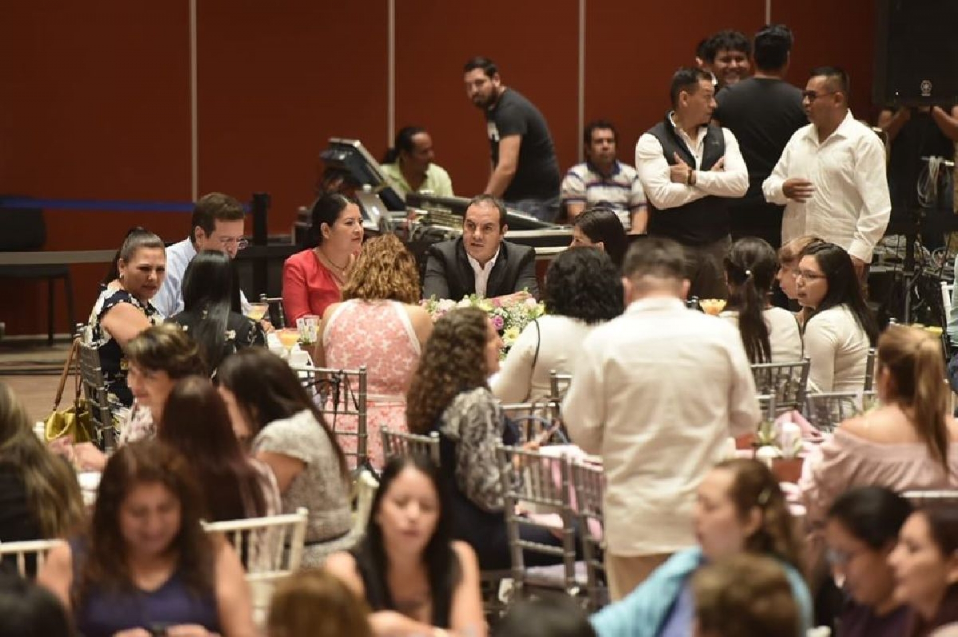 Oficializan el 3.9 por ciento de aumento salarial a burócratas