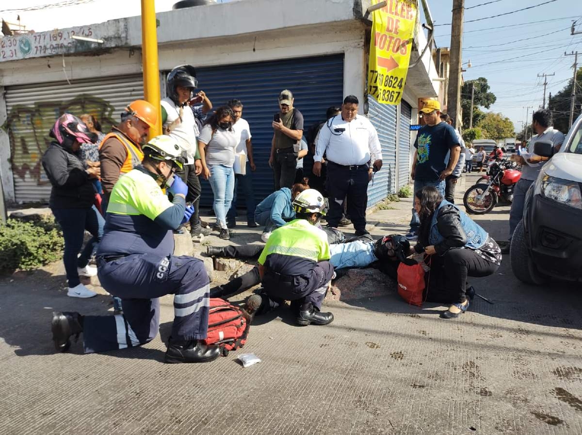 Choque en el bulevar Cuauhnáhuac deja dos heridos