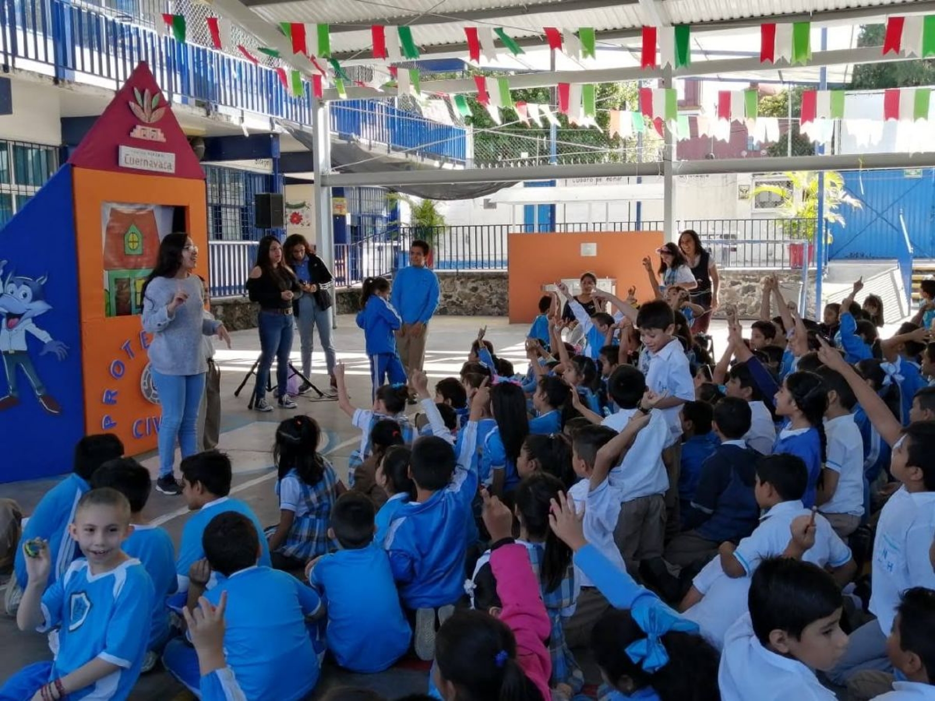 SSP presenta obra de teatro "plan familiar de protección civil"