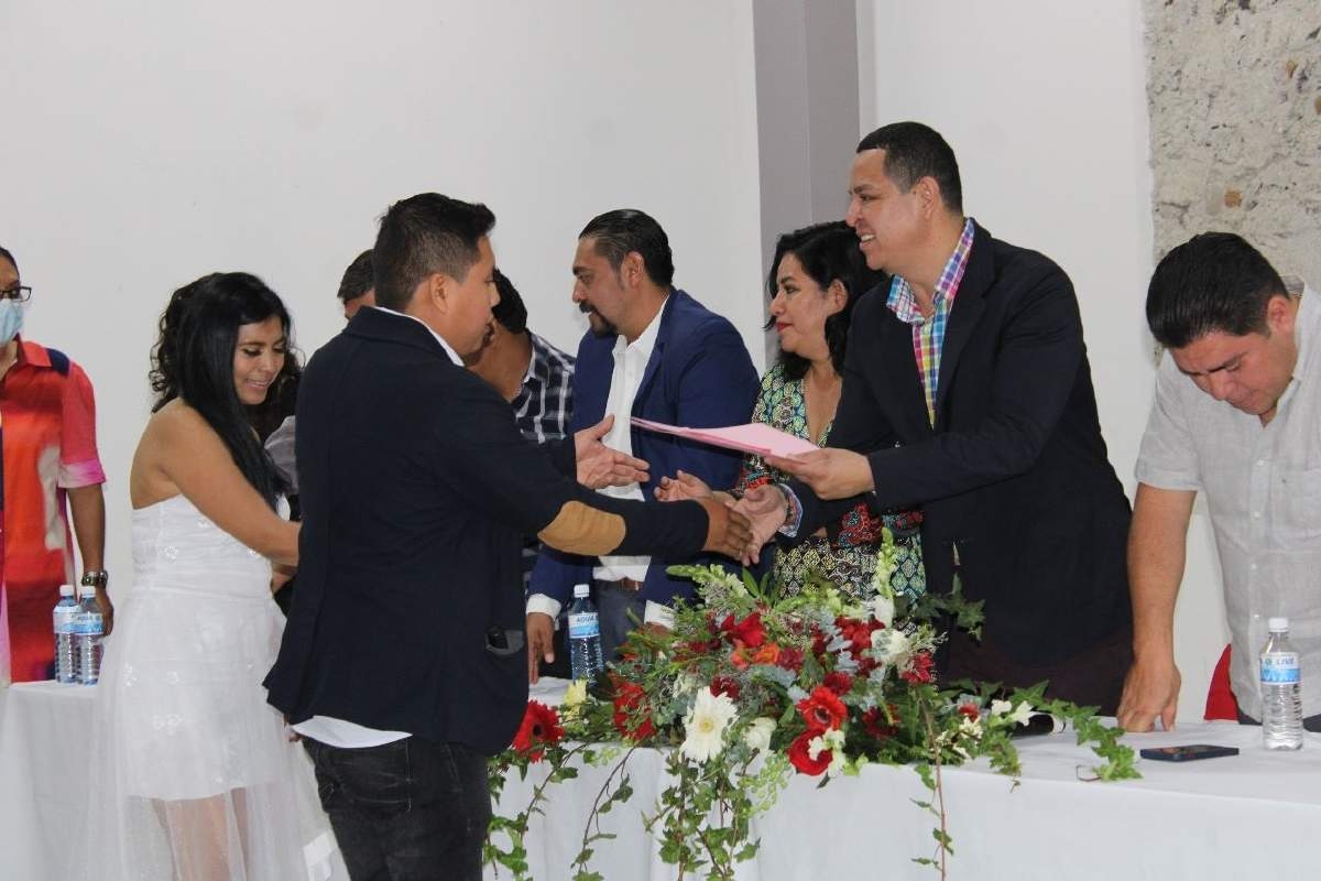 Regularizan su situación 119 parejas en boda masiva
