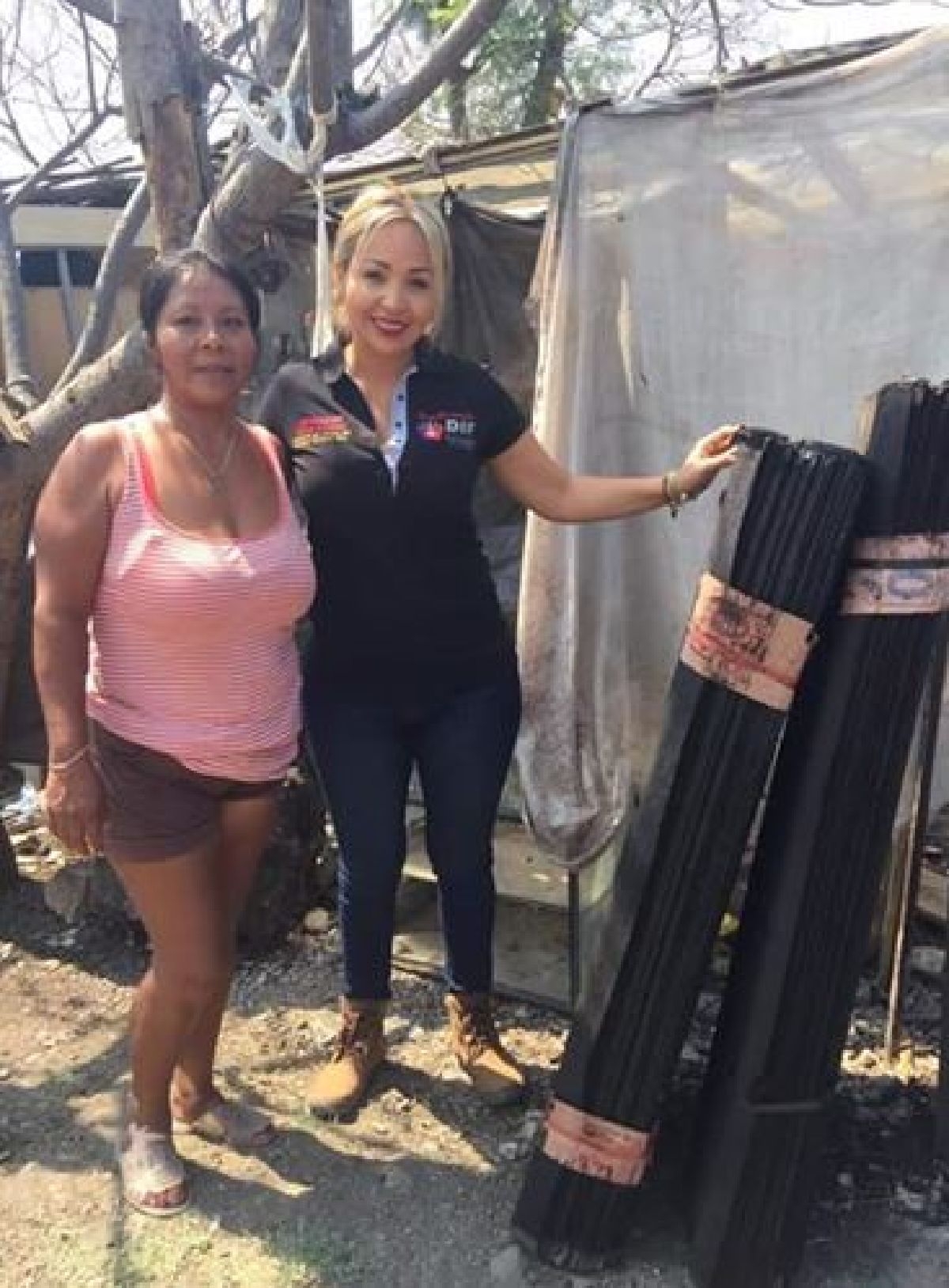 Continúa DIF Yautepec con la entrega de láminas de cartón a familias de escasos recursos