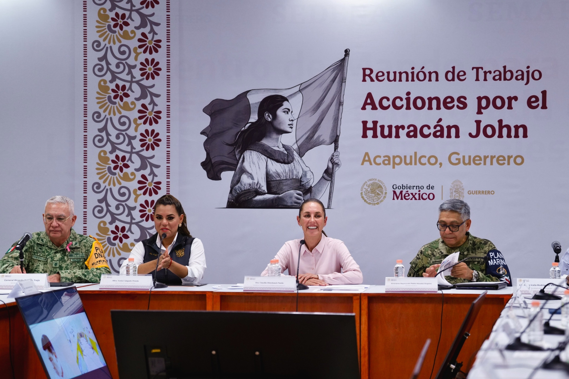 Sheinbaum visita Acapulco y se reúne con damnificados tras huracán 'John'