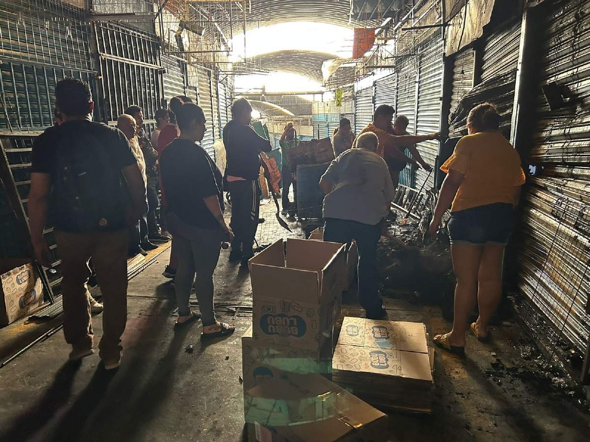 Se incendian cuatro locales en el Puente del Dragón