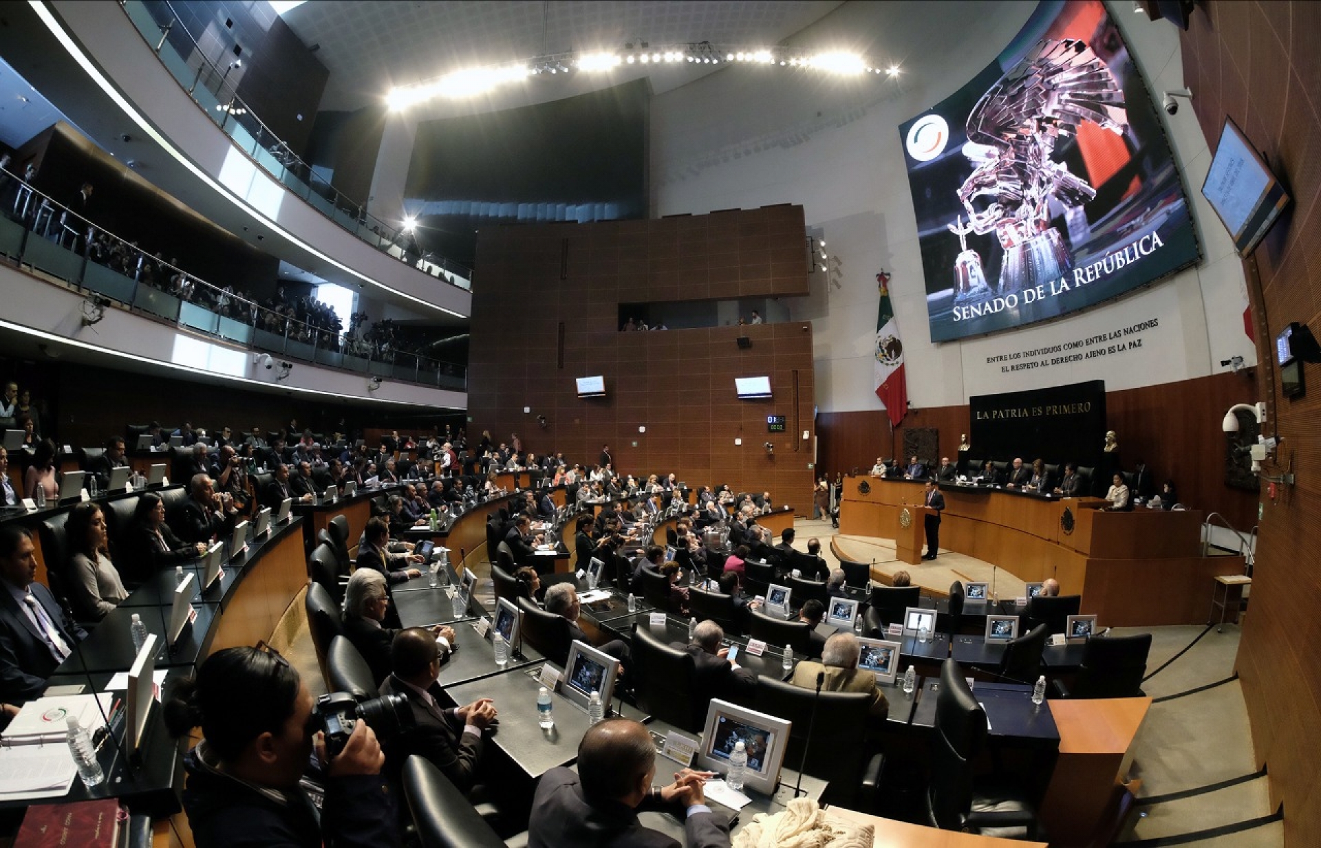 El Senado rinde homenaje al IMSS por 75 años de ser el Seguro de México