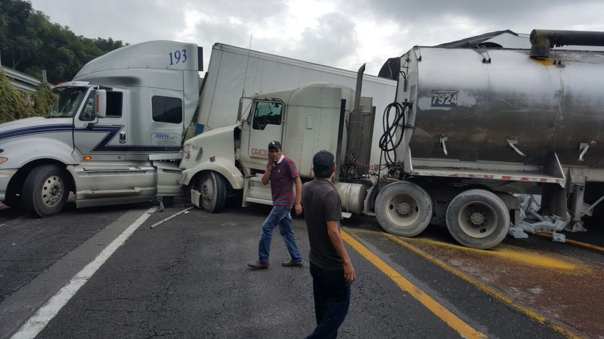 Se registra otro choque en la autopista La Pera-Cuautla