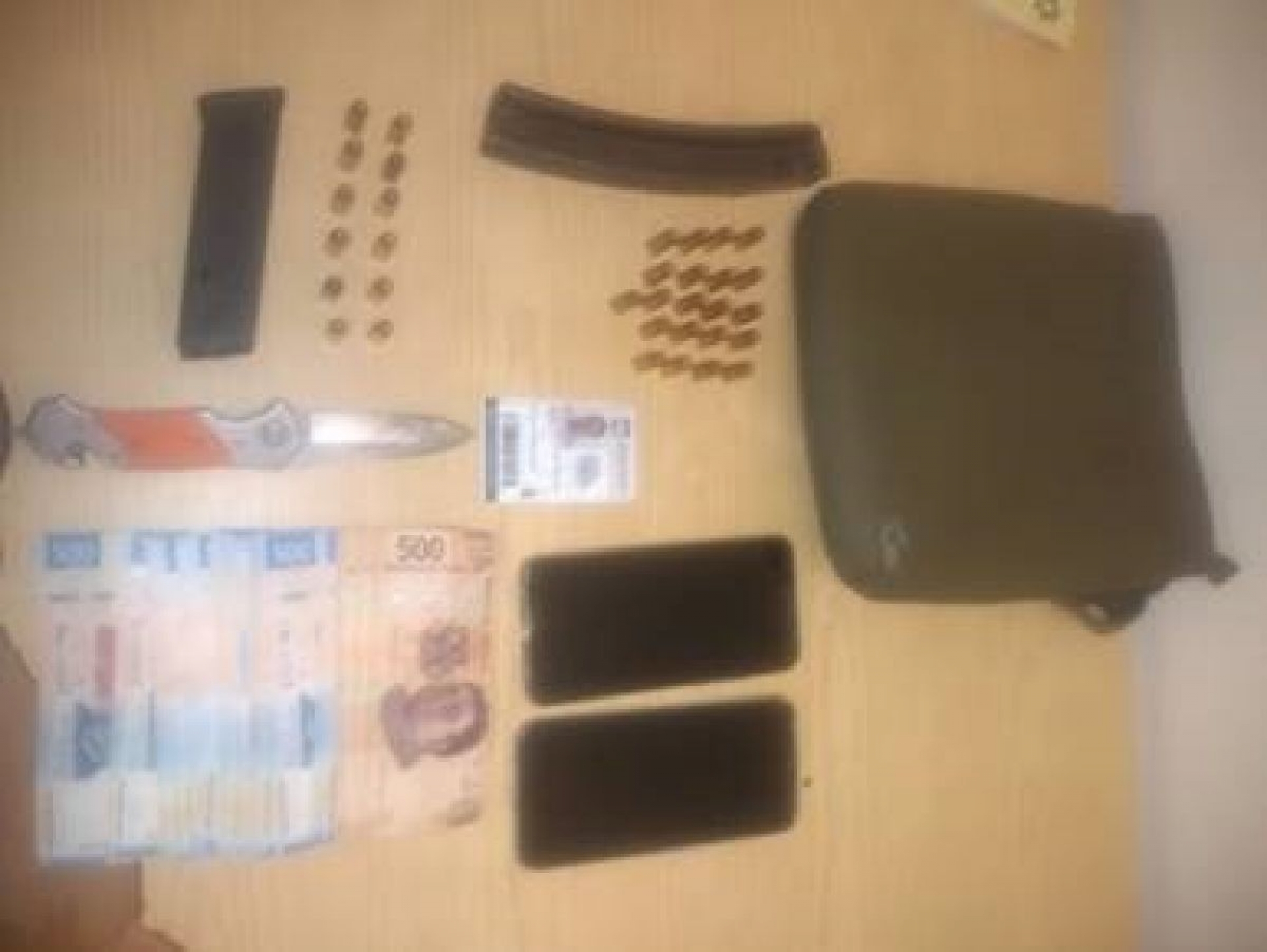 Le encontraron 33 cartuchos útiles y una navaja