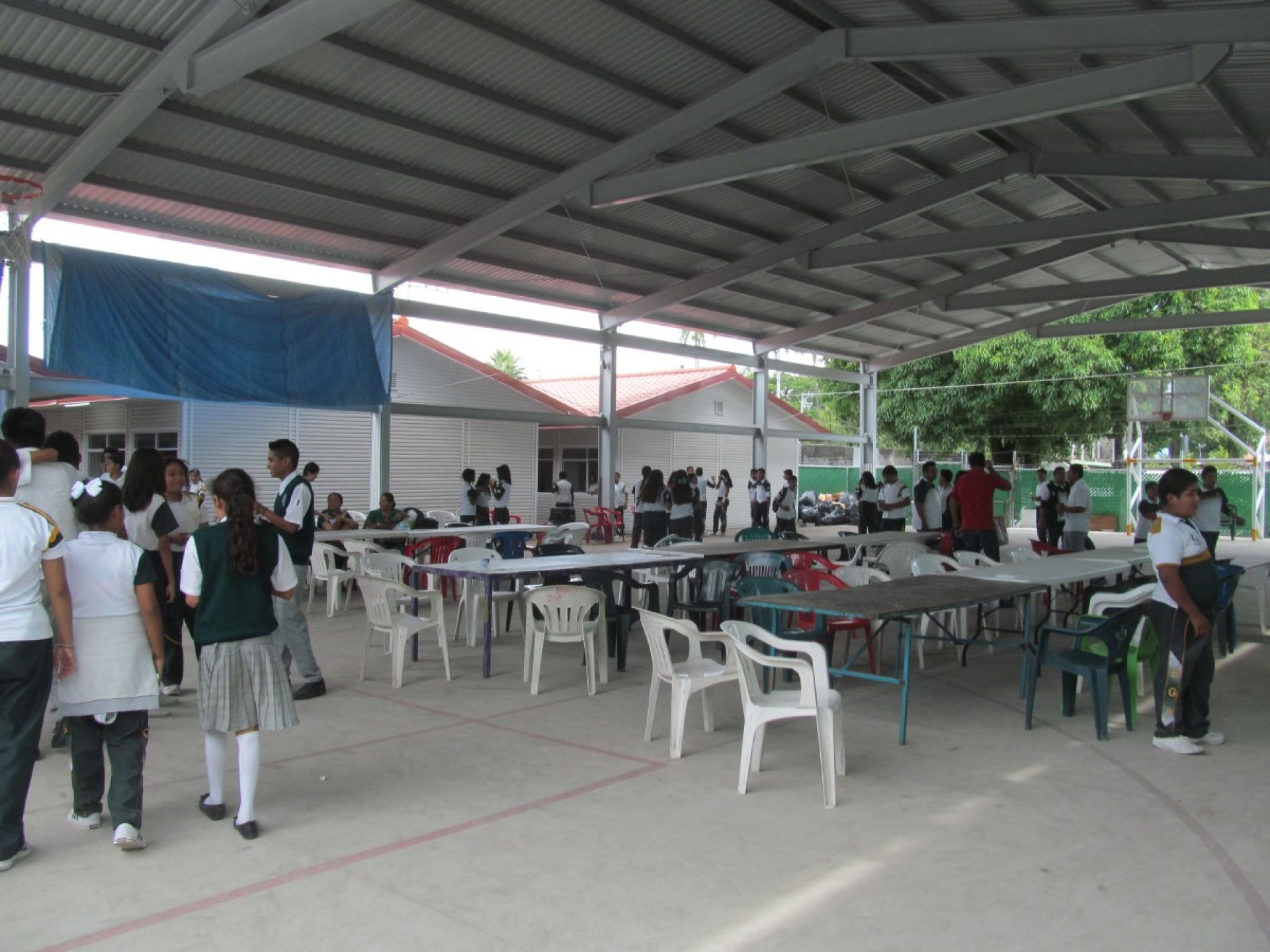 Piden a padres de secundaria 200 pesos para compra de butacas
