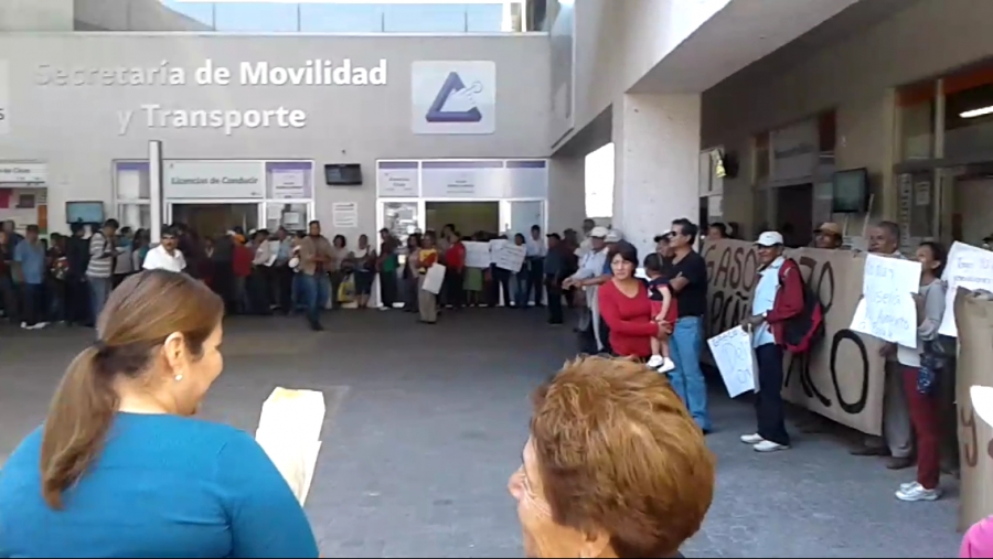 Denuncian choferes de ruta Interescolar en Yautepec que los excluyeron de entrega de concesiones