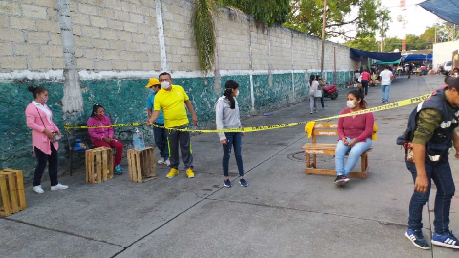 Intensifican filtros sanitarios en áreas comerciales de Miacatlán