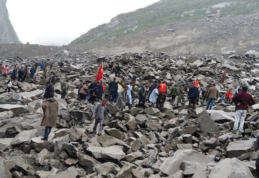 Un deslizamiento de tierra en China sepulta un pueblo y deja al menos 120 desaparecidos