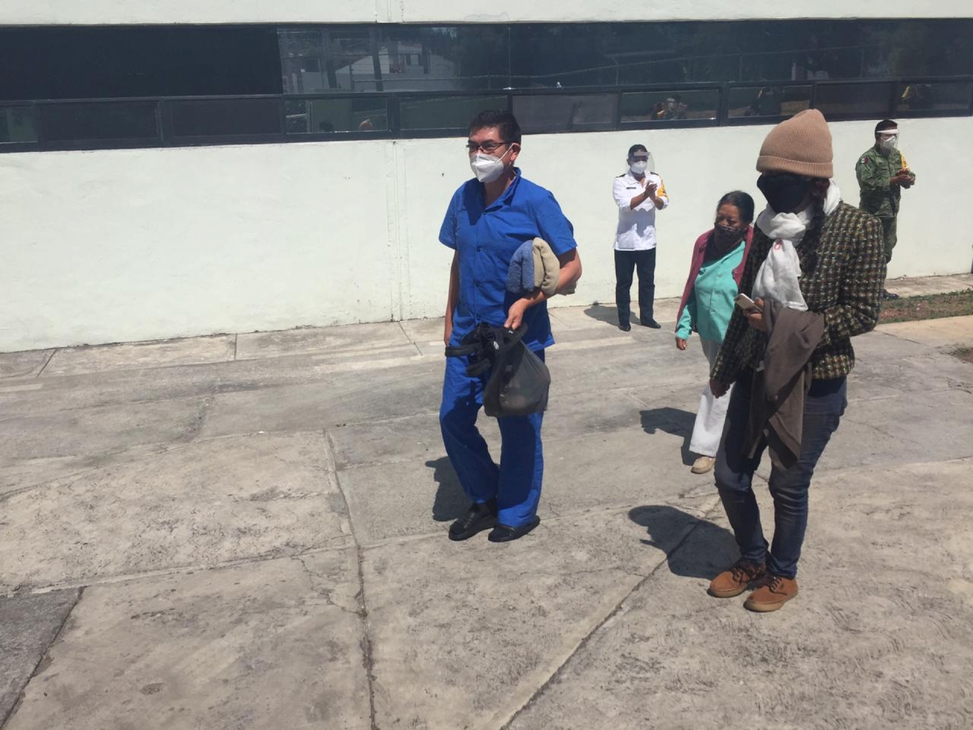 Dan de alta a dos pacientes covid-19 del Hospital Militar de Zona 'Cuernavaca'