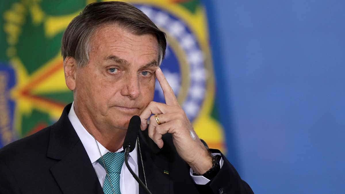Jair Bolsonaro presidente de Brasil fue hospitalizado por hipo crónico
