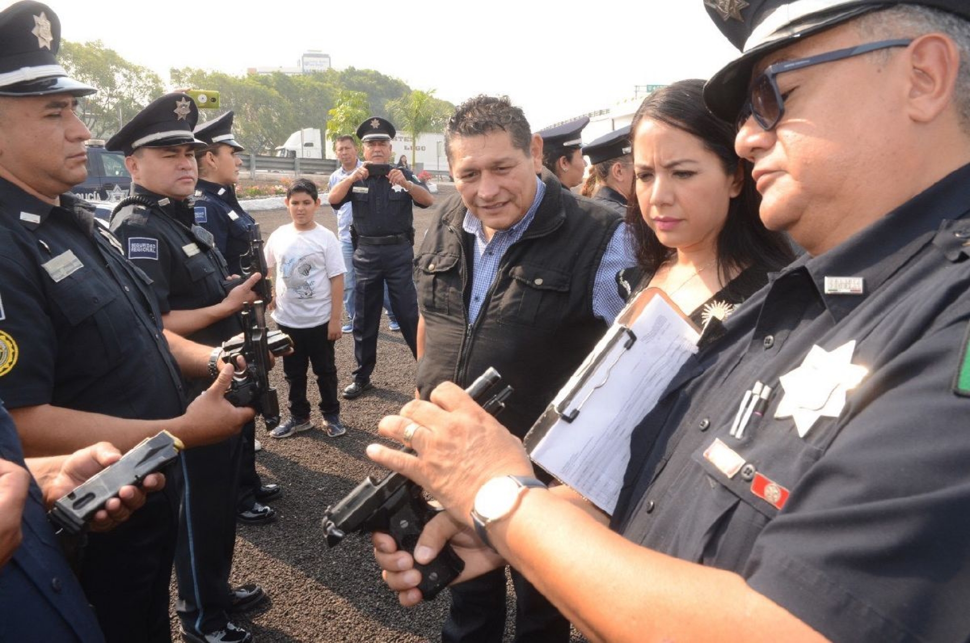 Asiste alcalde de Cuautla al pase de revista de policías federales