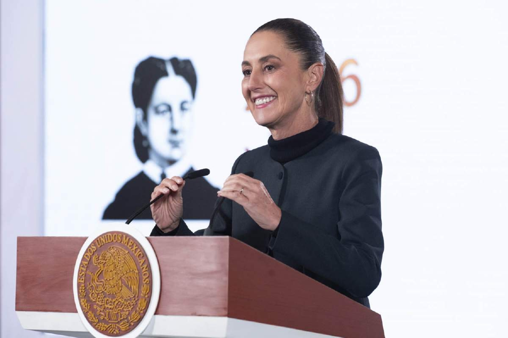 Llama Claudia Sheinbaum a gobernadores y alcaldes a destinar recursos para la reparación de caminos