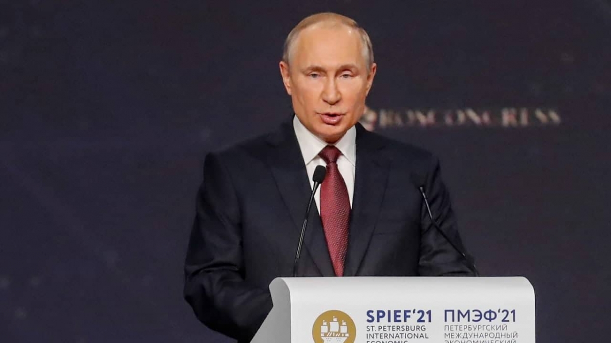 Putin invita a extranjeros a vacunarse contra COVID-19 en Rusia