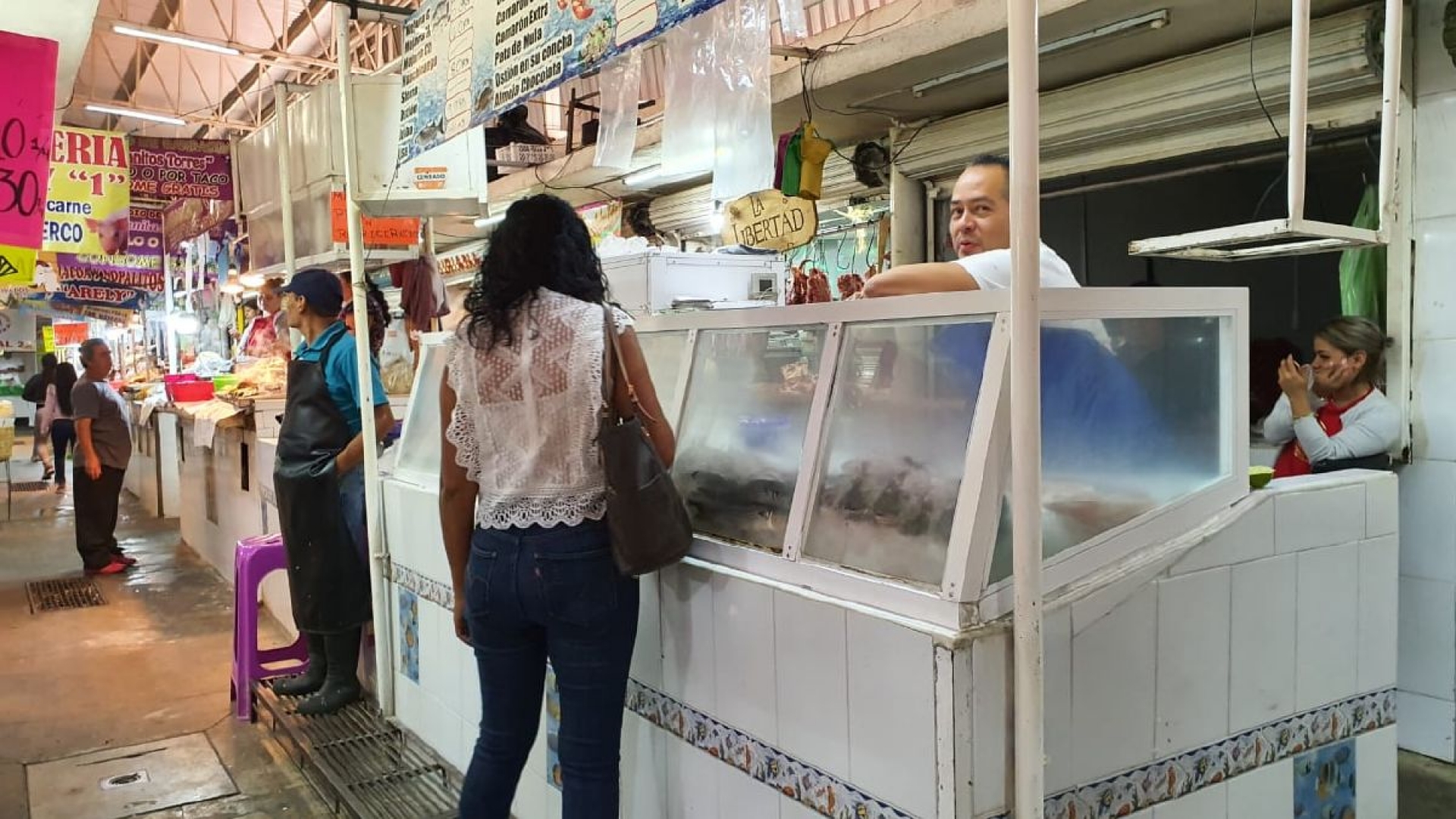 Cierran negocios con venta de pescados y mariscos en mercados de Cuautla
