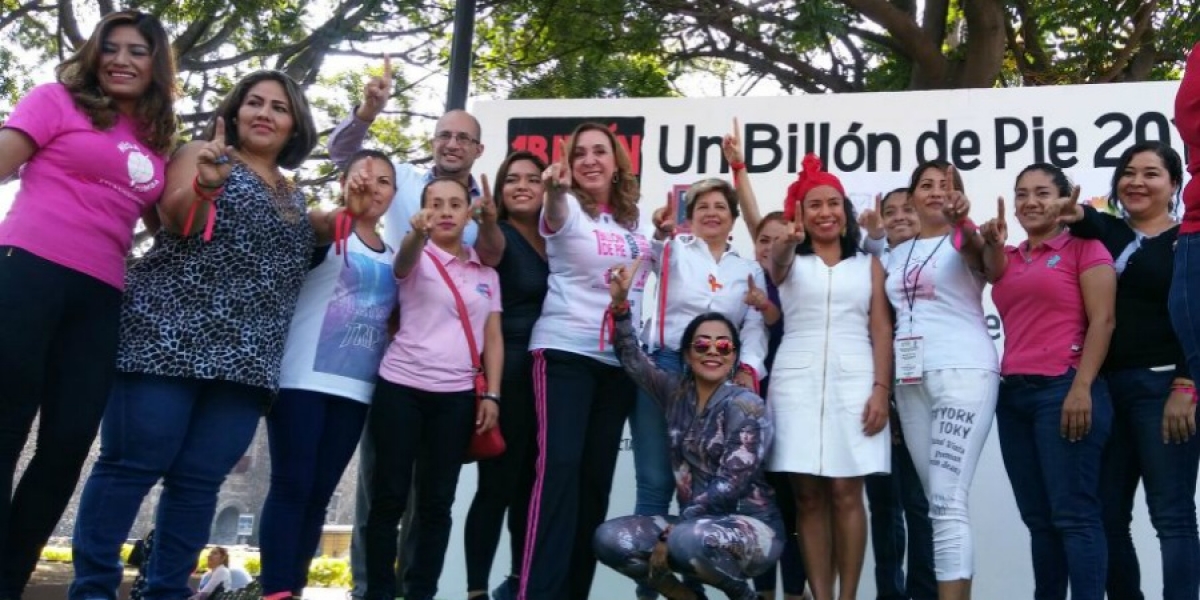 Realizan evento "Un billón de pie" en solidaridad contra la explotación de las mujeres