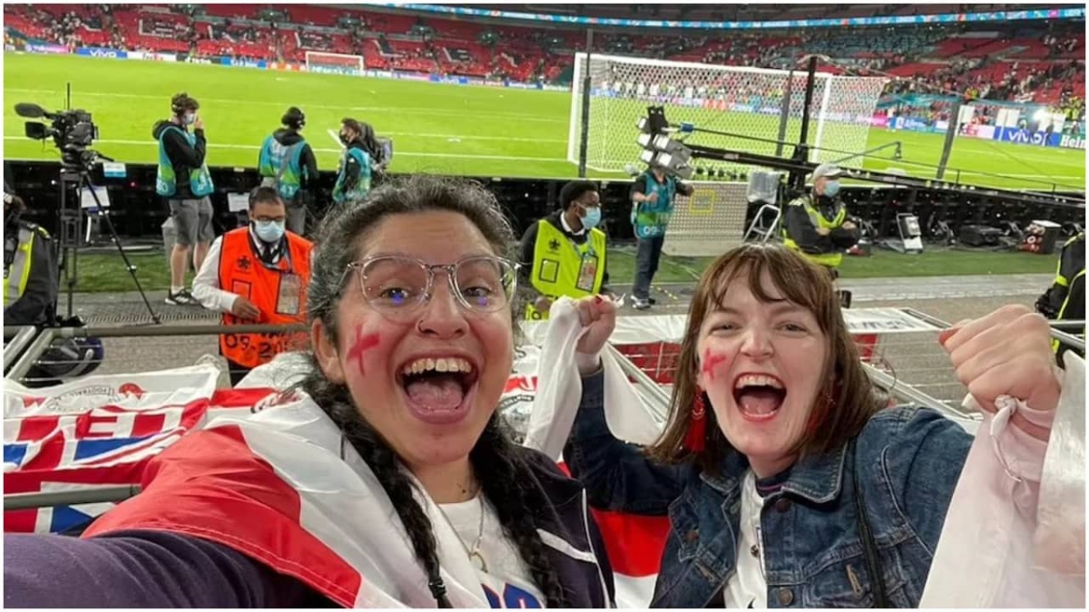 Mujer se reporta enferma para ir a un partido de la Euro 2020; sale en televisión y la despiden